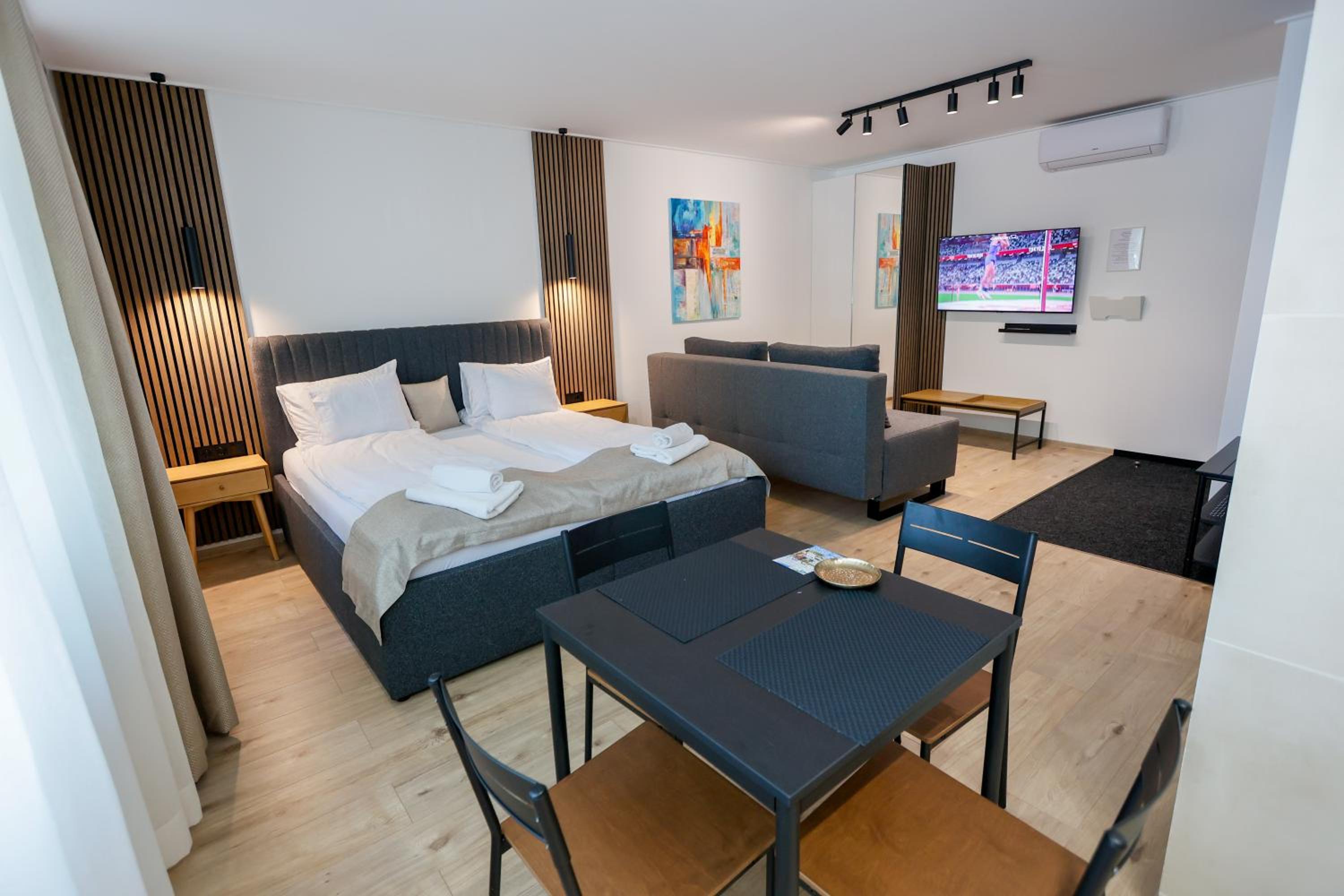 Superior One-Bedroom Apartment with Balcony