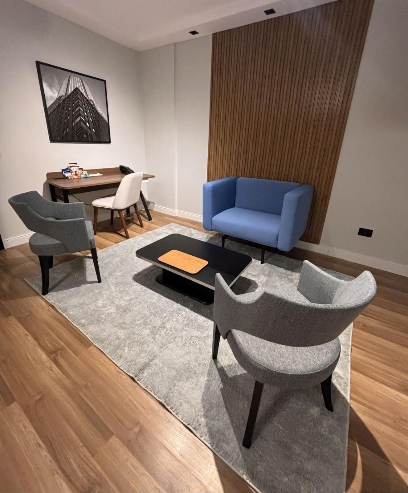 Executive Suite photo 2