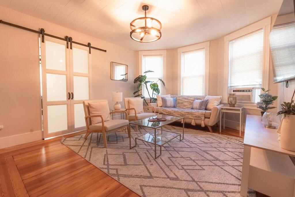 Three-Bedroom Apartment photo 2