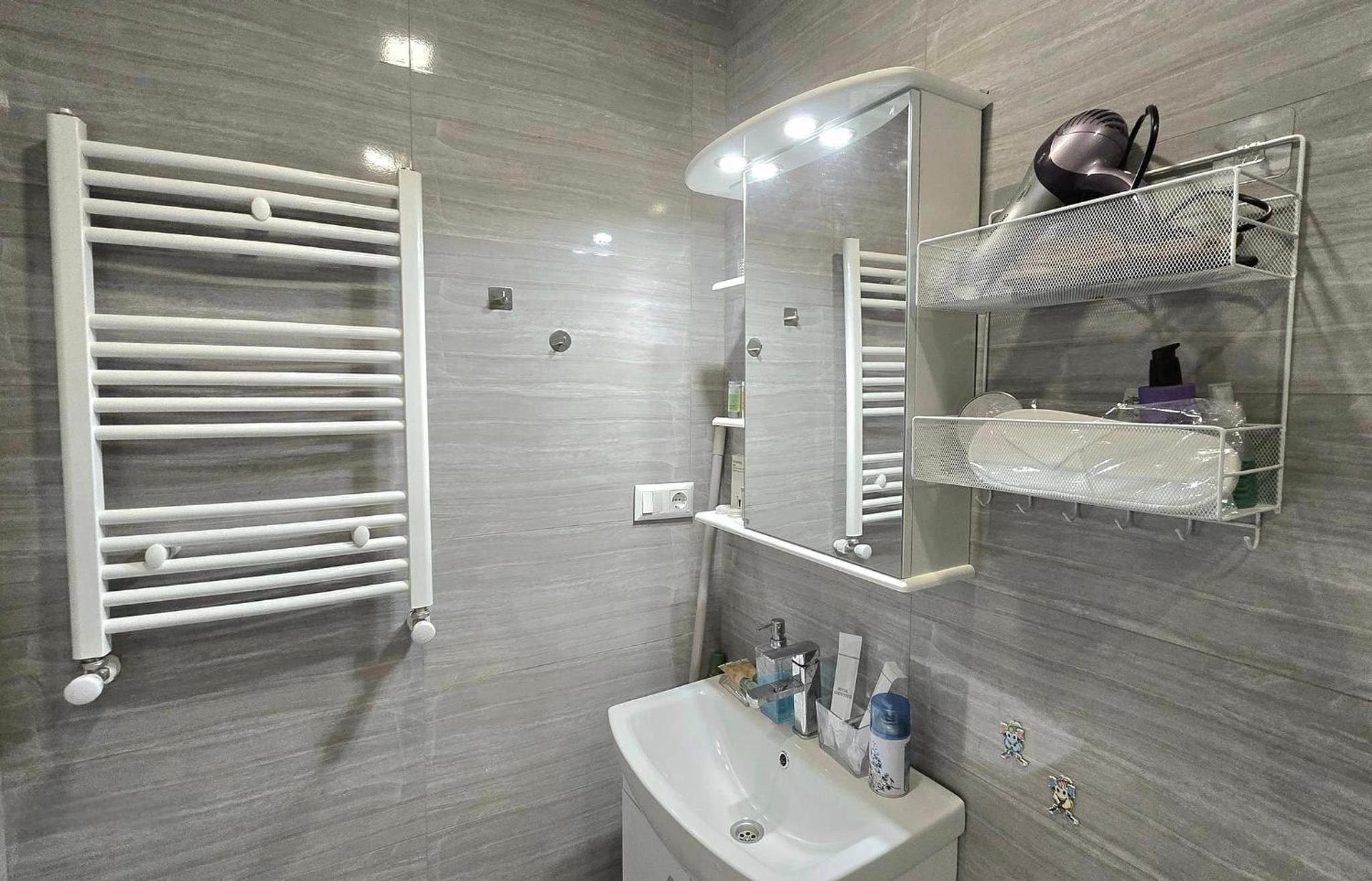 One-Bedroom Apartment photo 2