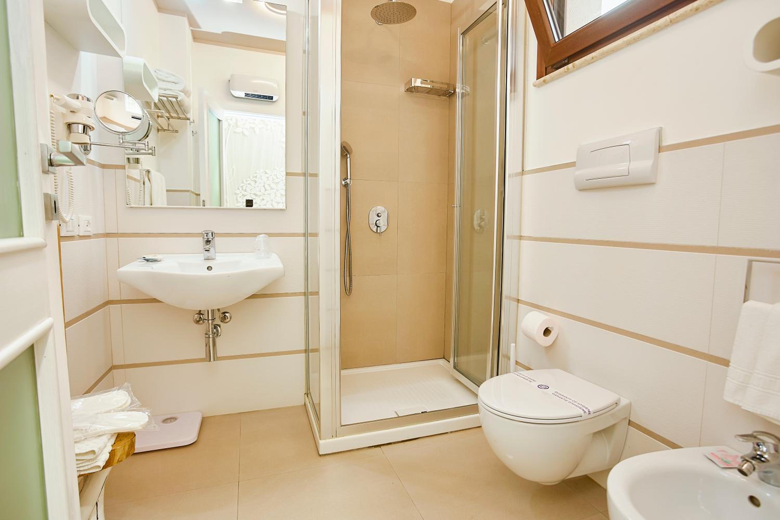 Deluxe Triple Room photo 2