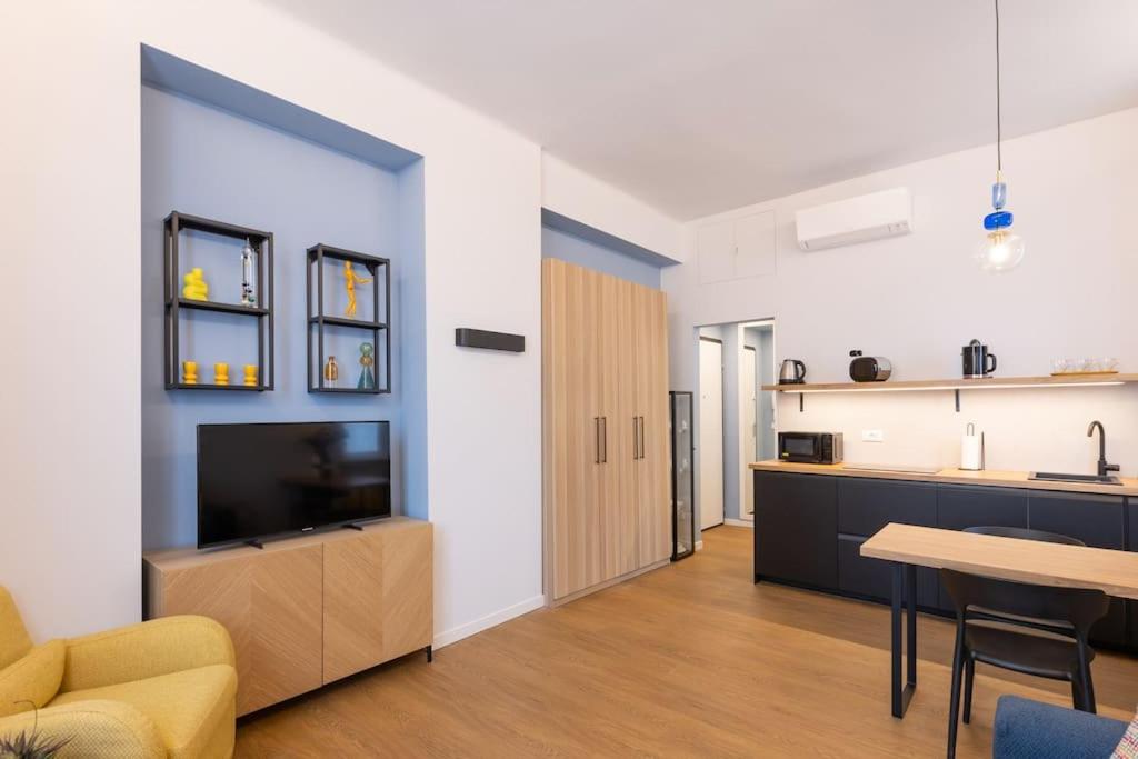 Studio Apartment