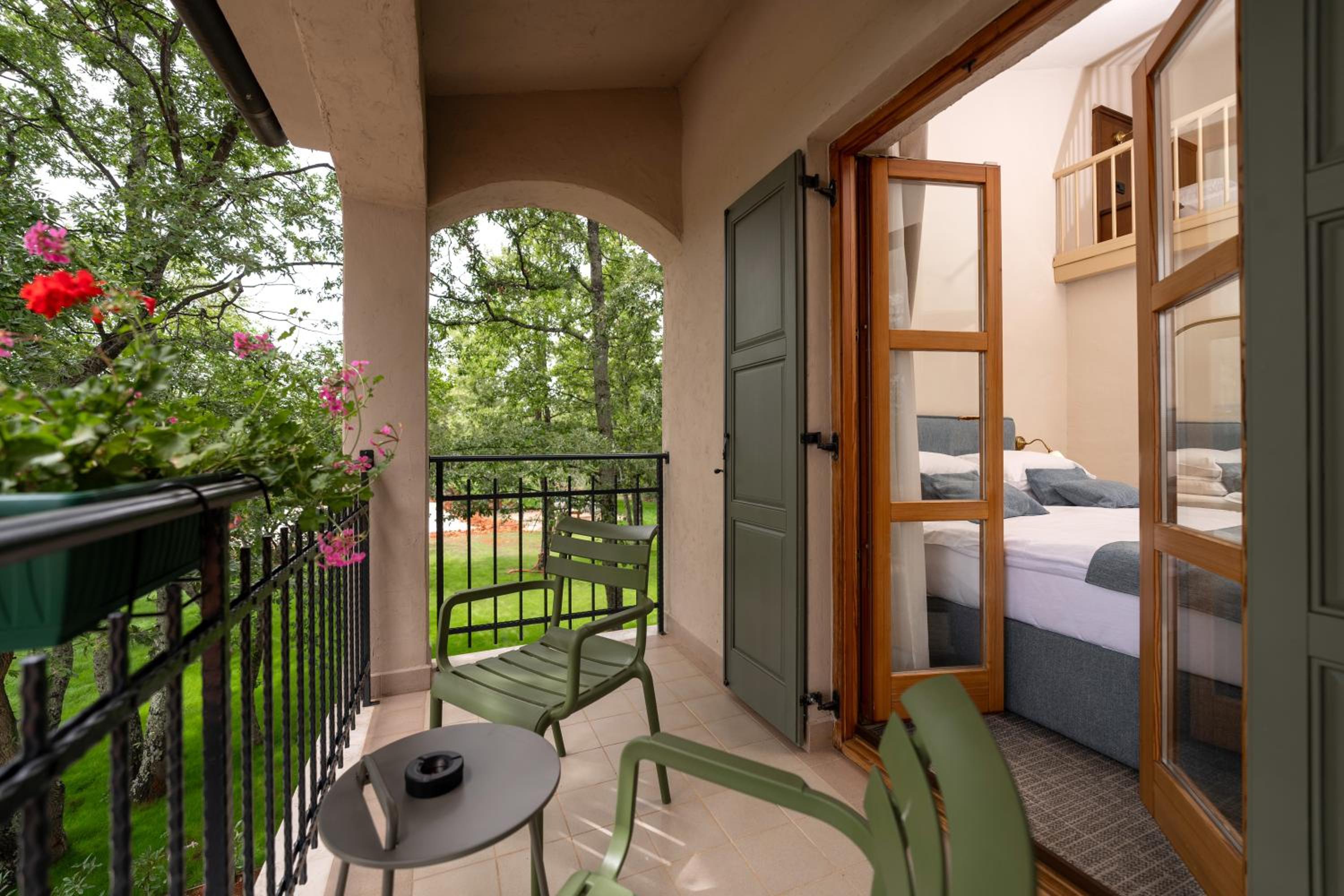 Premium Triple Room - Photo 8