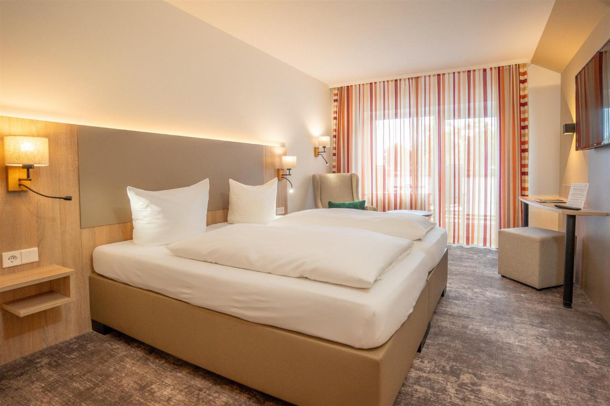 Comfort Room with Balcony - Photo 9