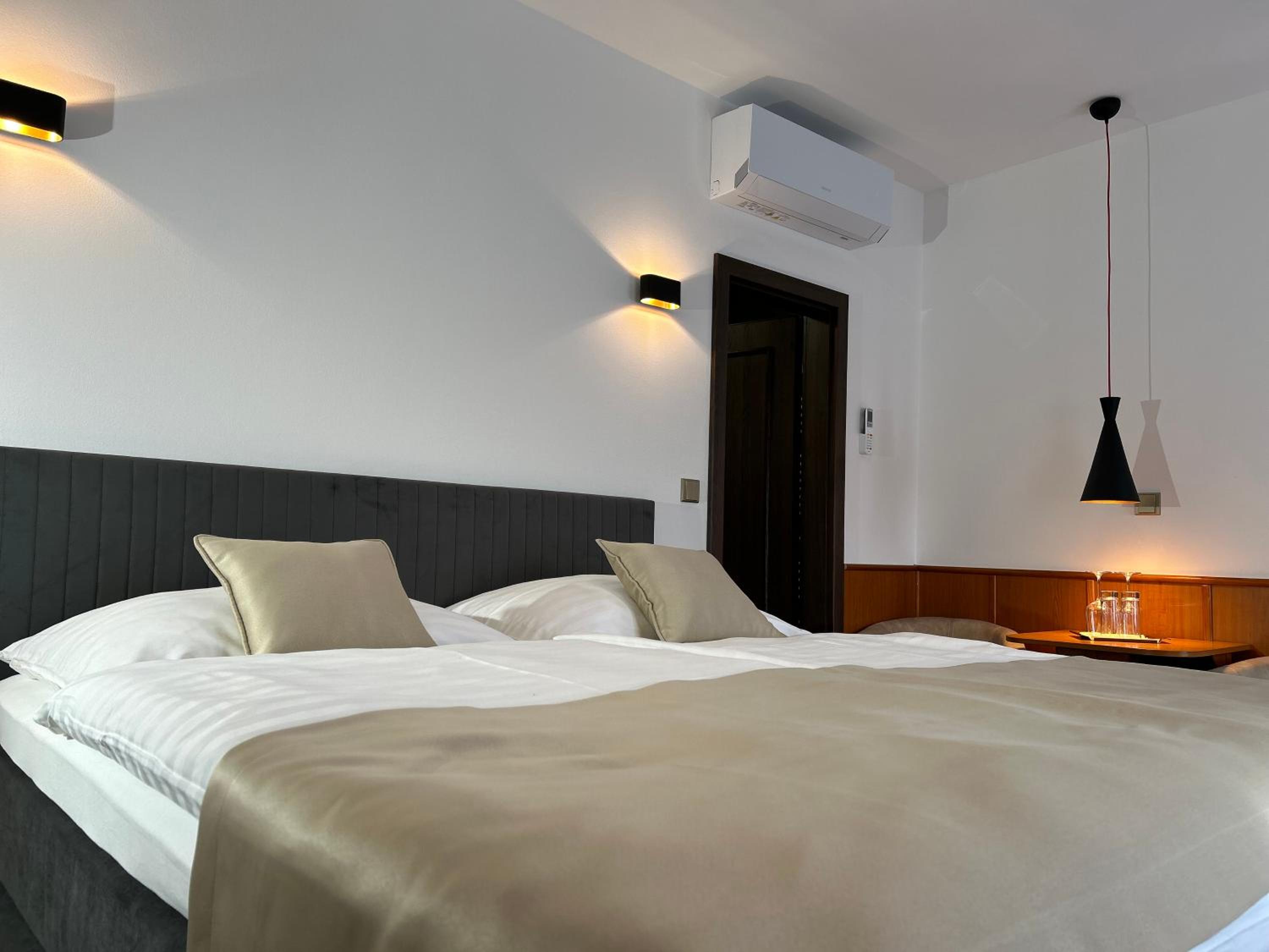 Double Room with Private Bathroom photo 1