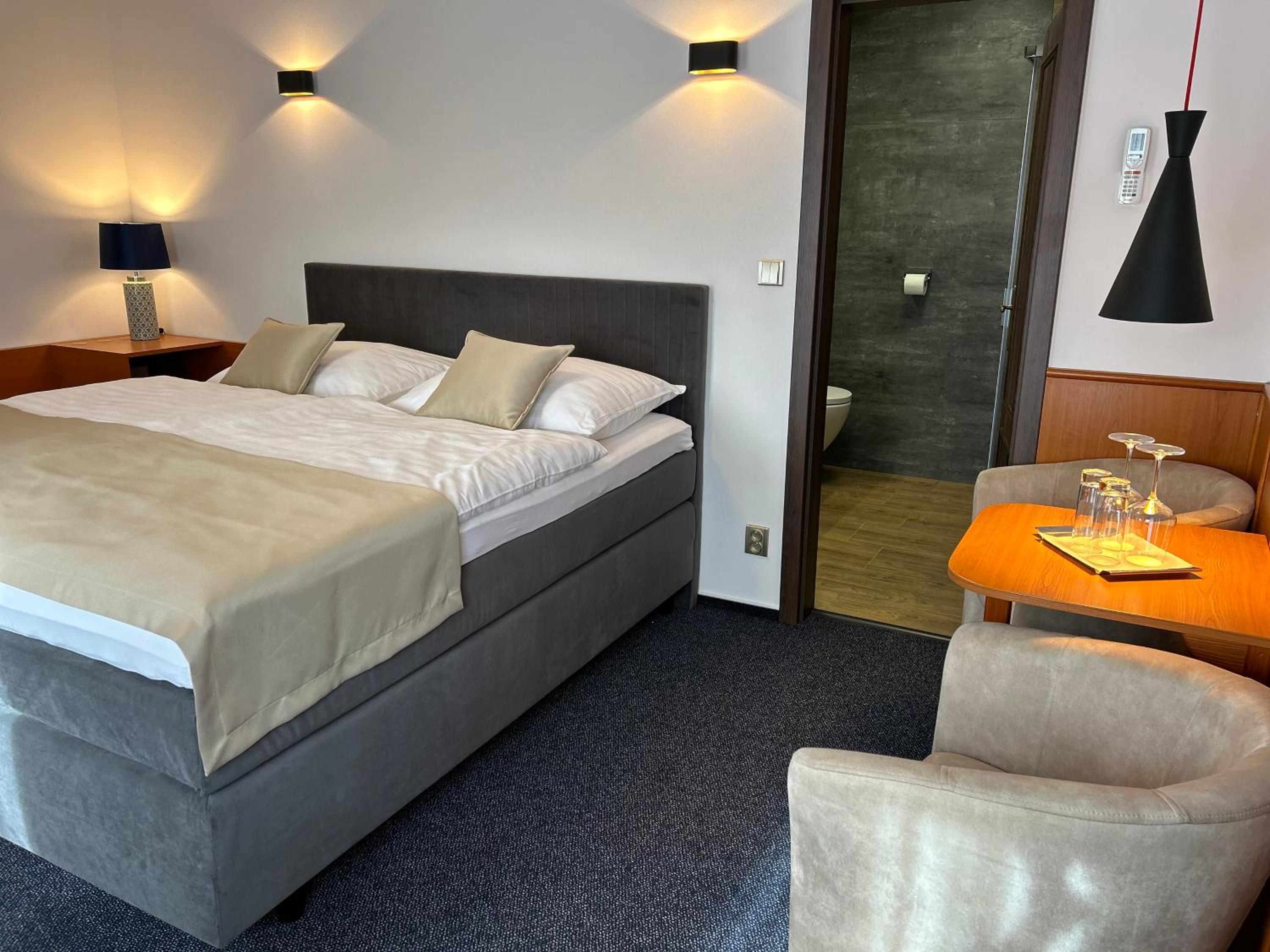 Double Room with Private Bathroom photo 3