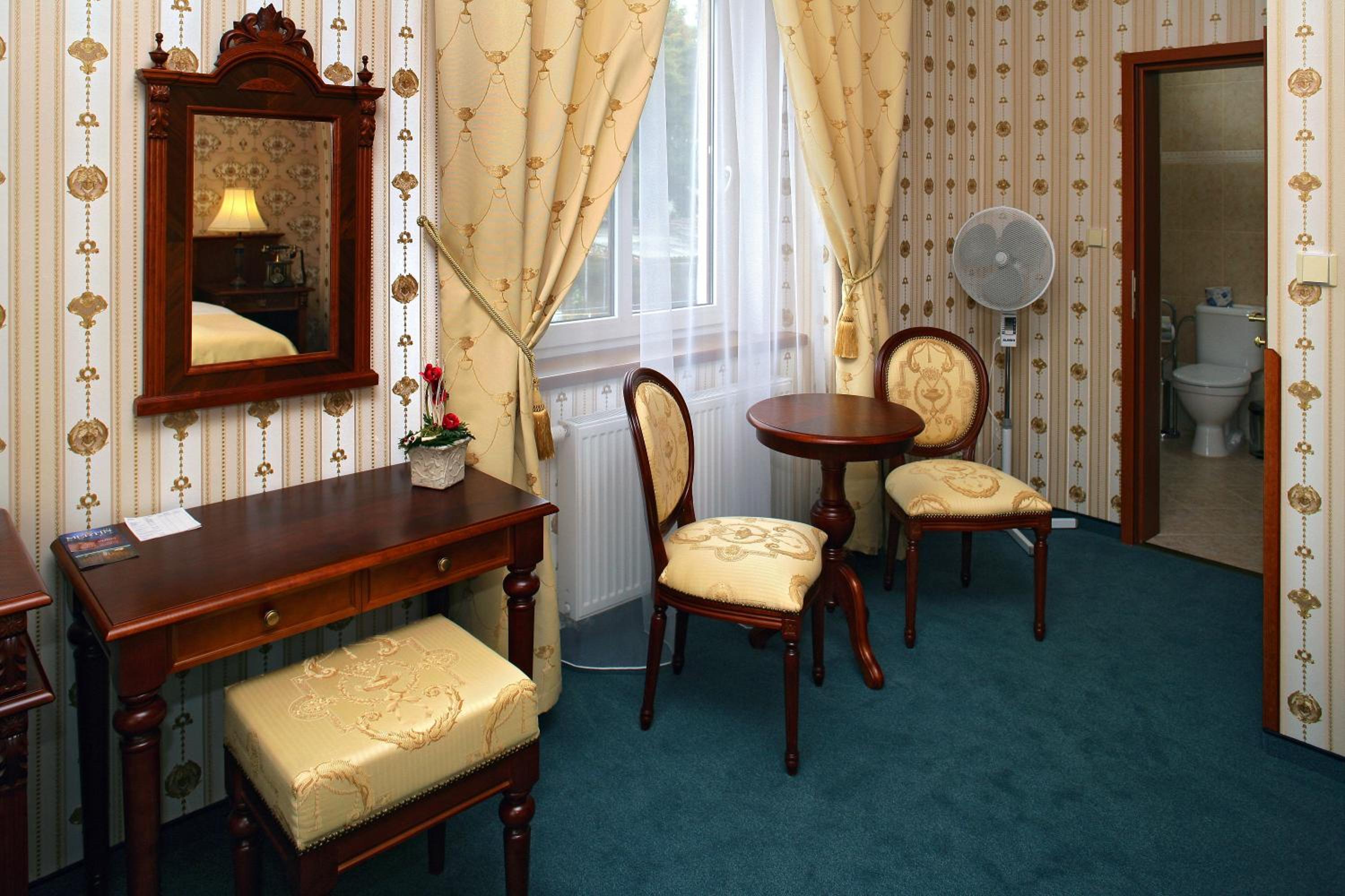 Double or Twin Room - Photo 11