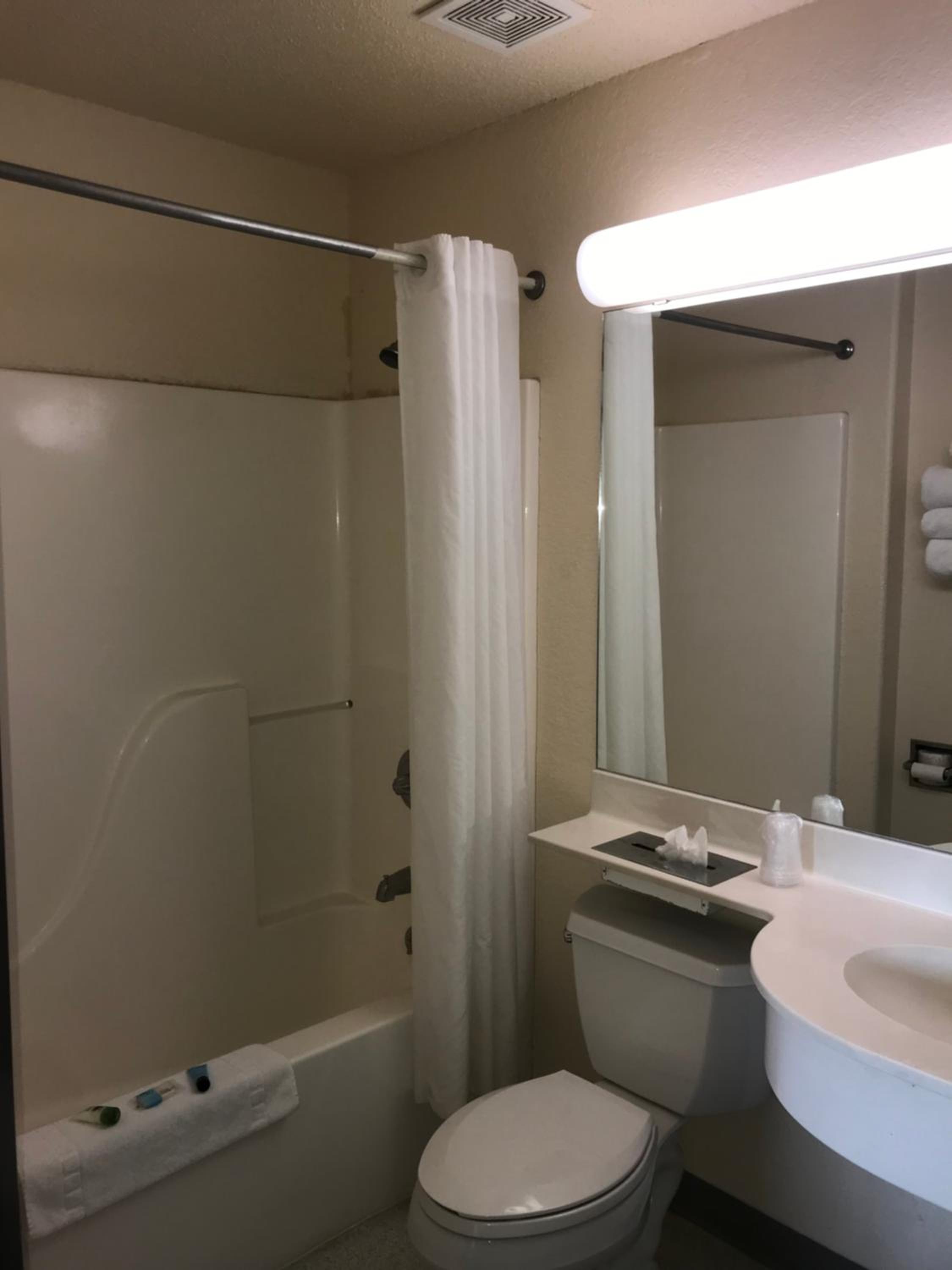 Standard Queen Room photo 3