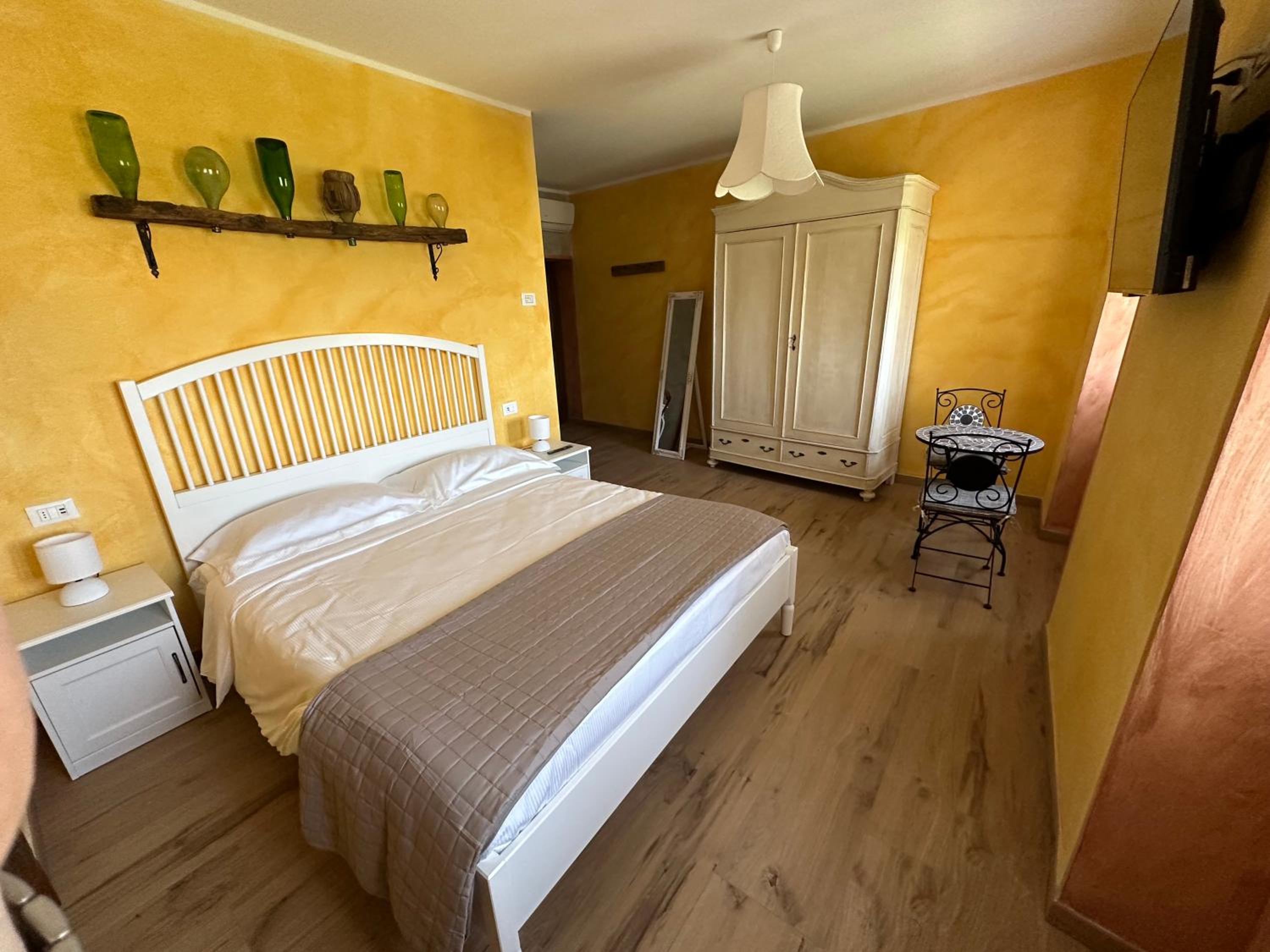 Large Double Room photo 3