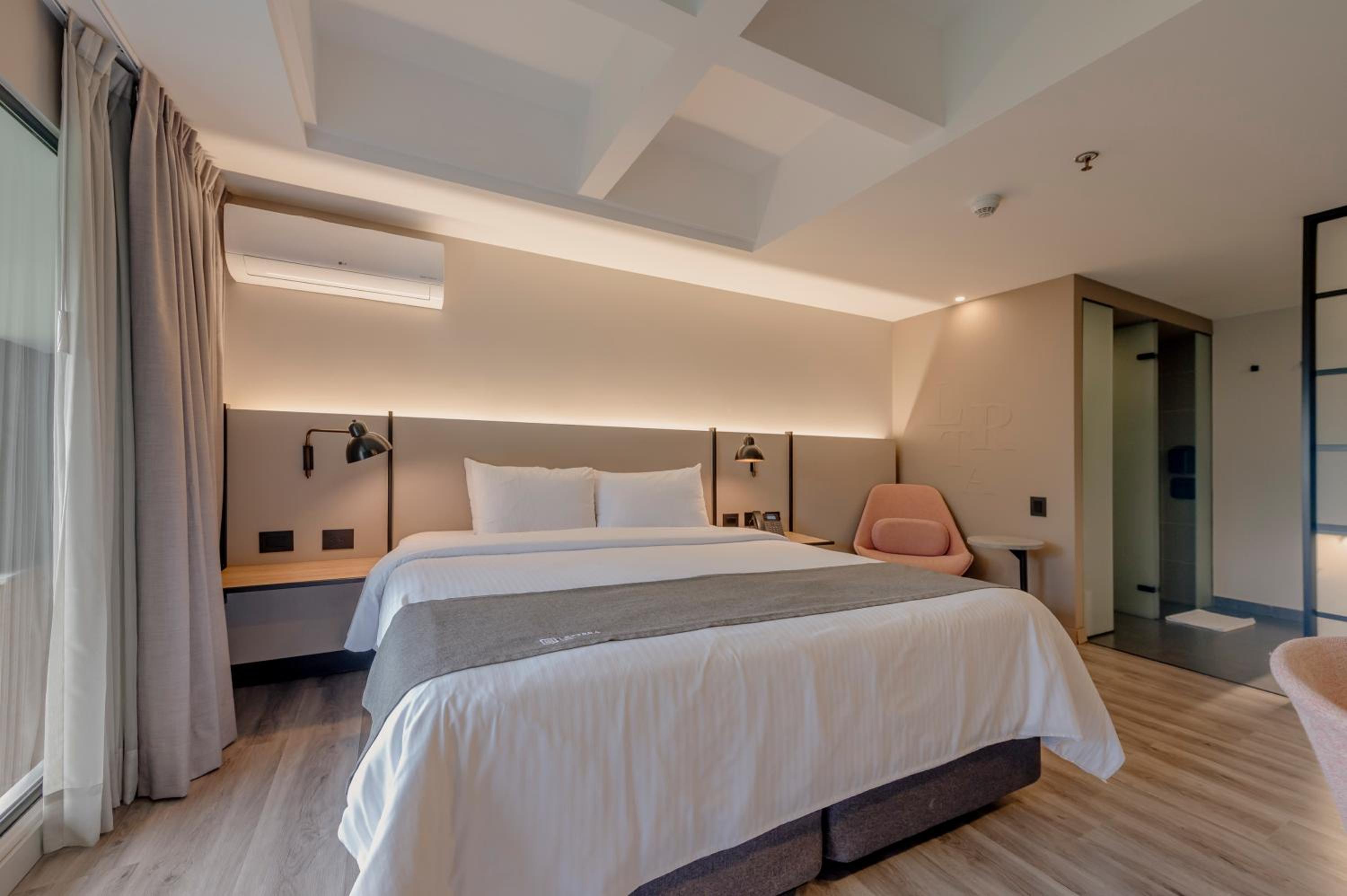 Double Room - Photo 5