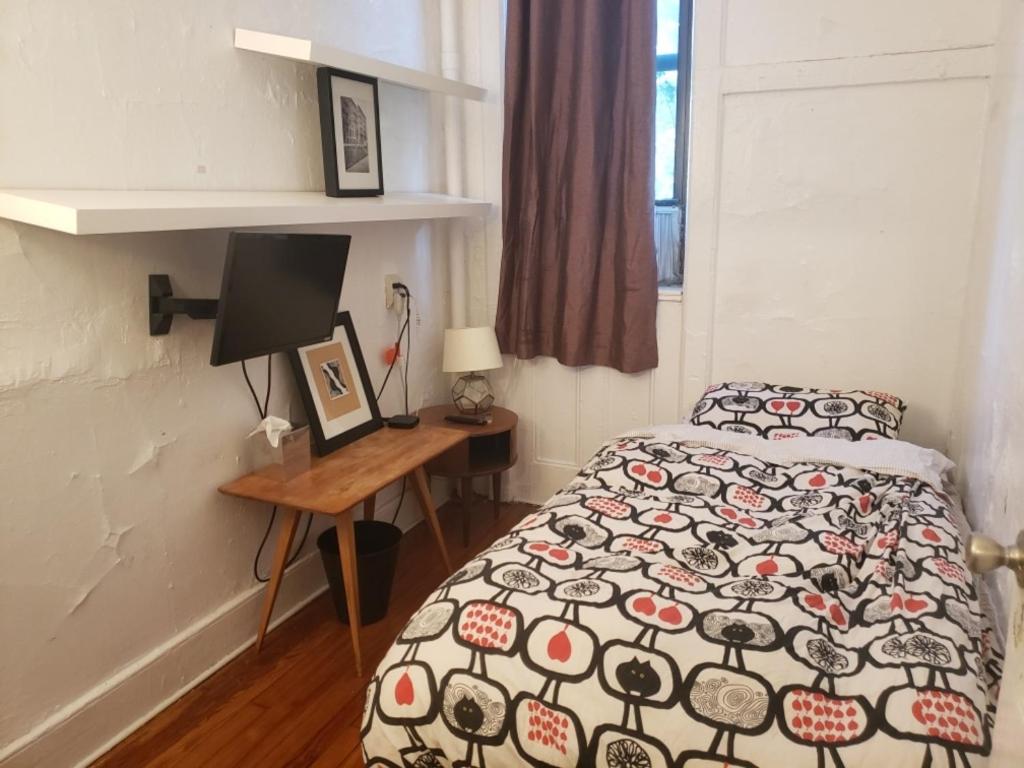 Single Room With Shared Bathroom photo 2