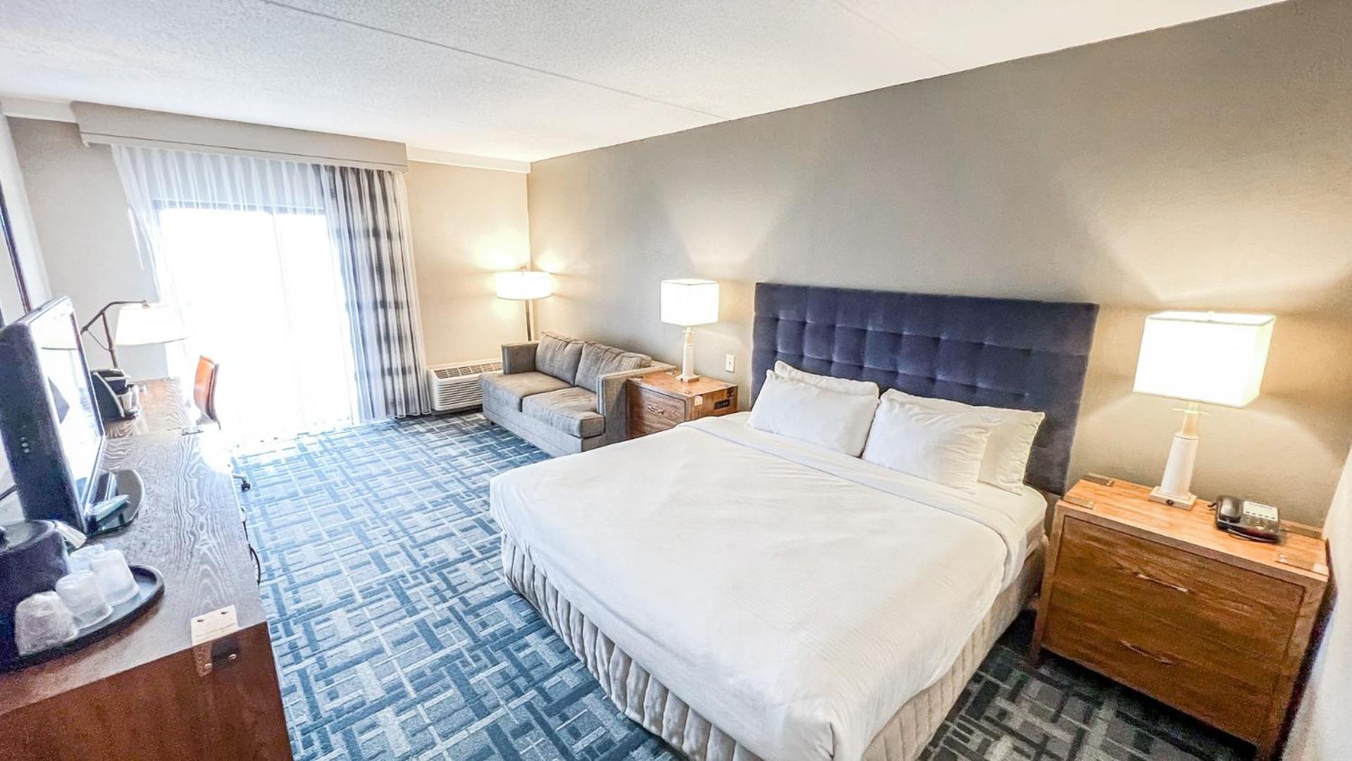 King Room with Balcony - Photo 1