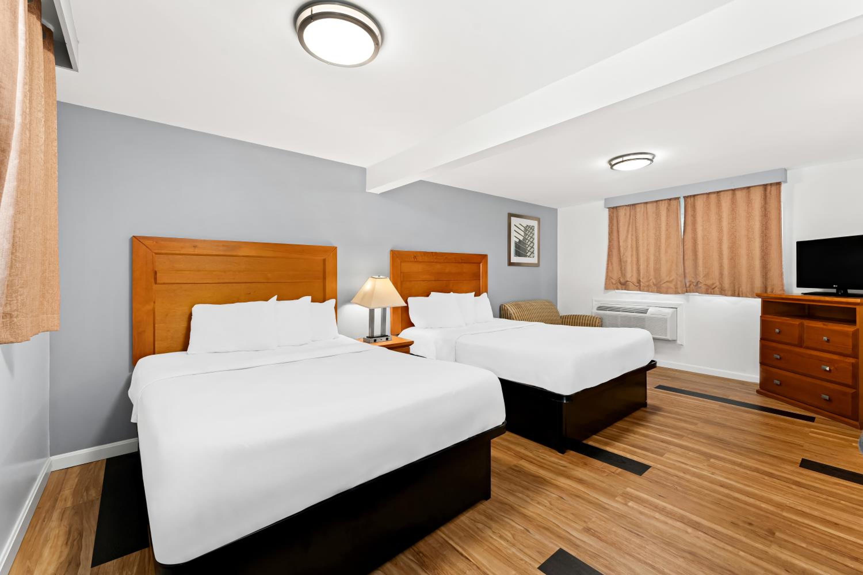 1 King 1 Double Bed Non-Smoking - Photo 4