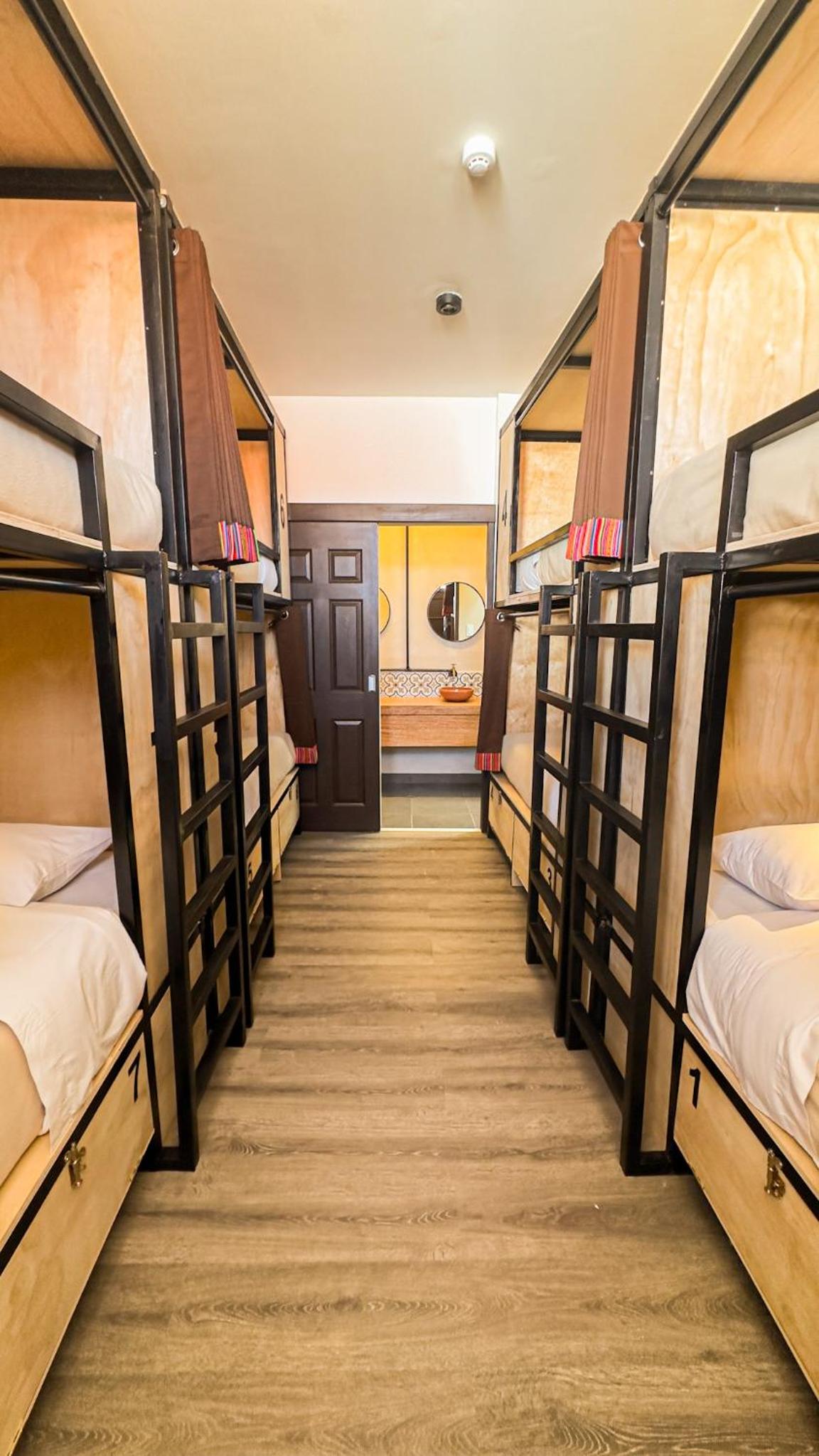 Bed in 8-Bed Mixed Dormitory Room photo 1
