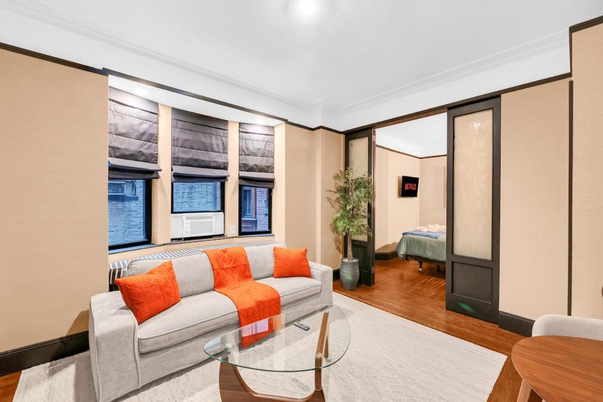 One-Bedroom Deluxe Apartment photo 3