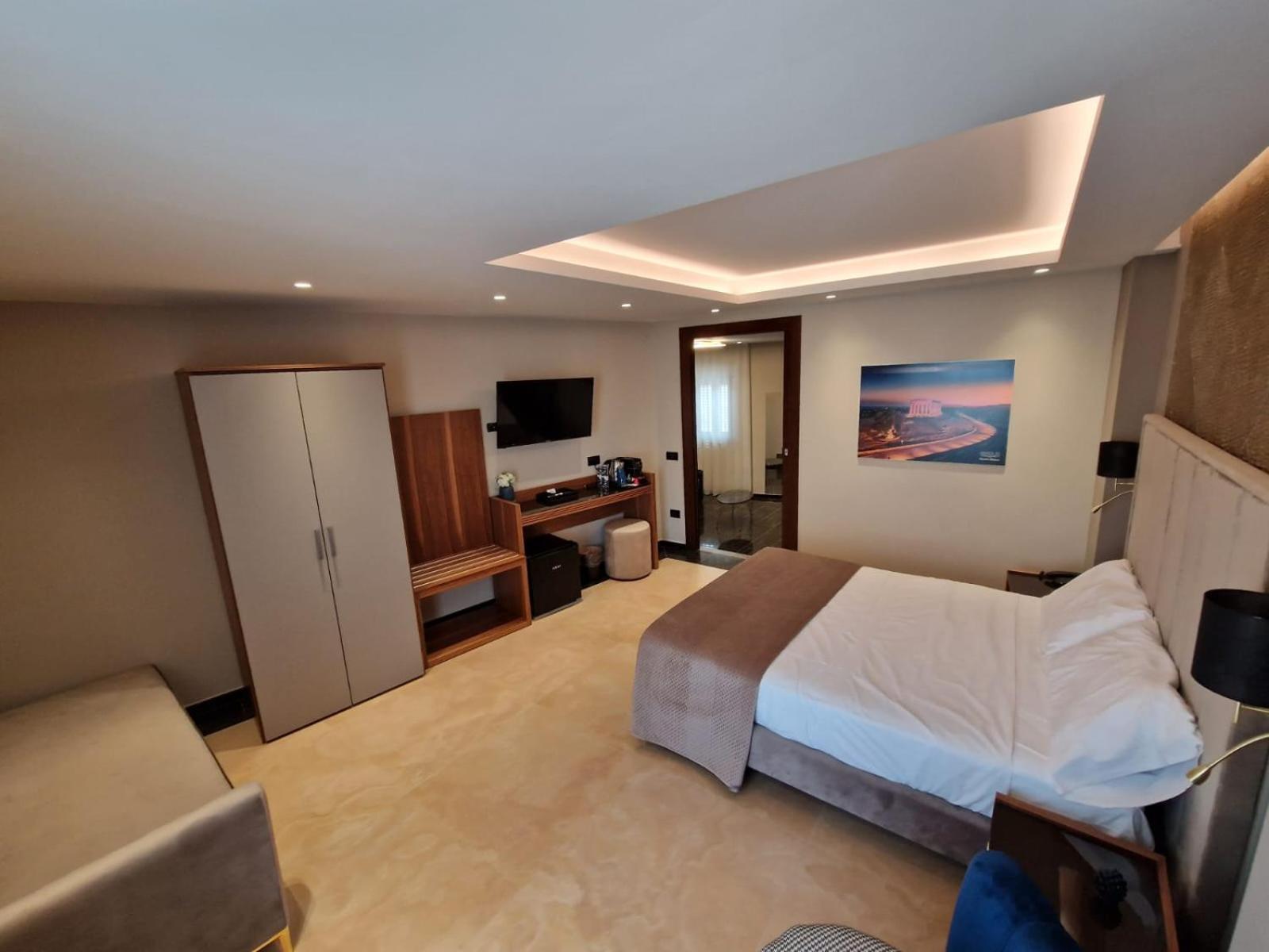 Junior Suite with Balcony photo 2