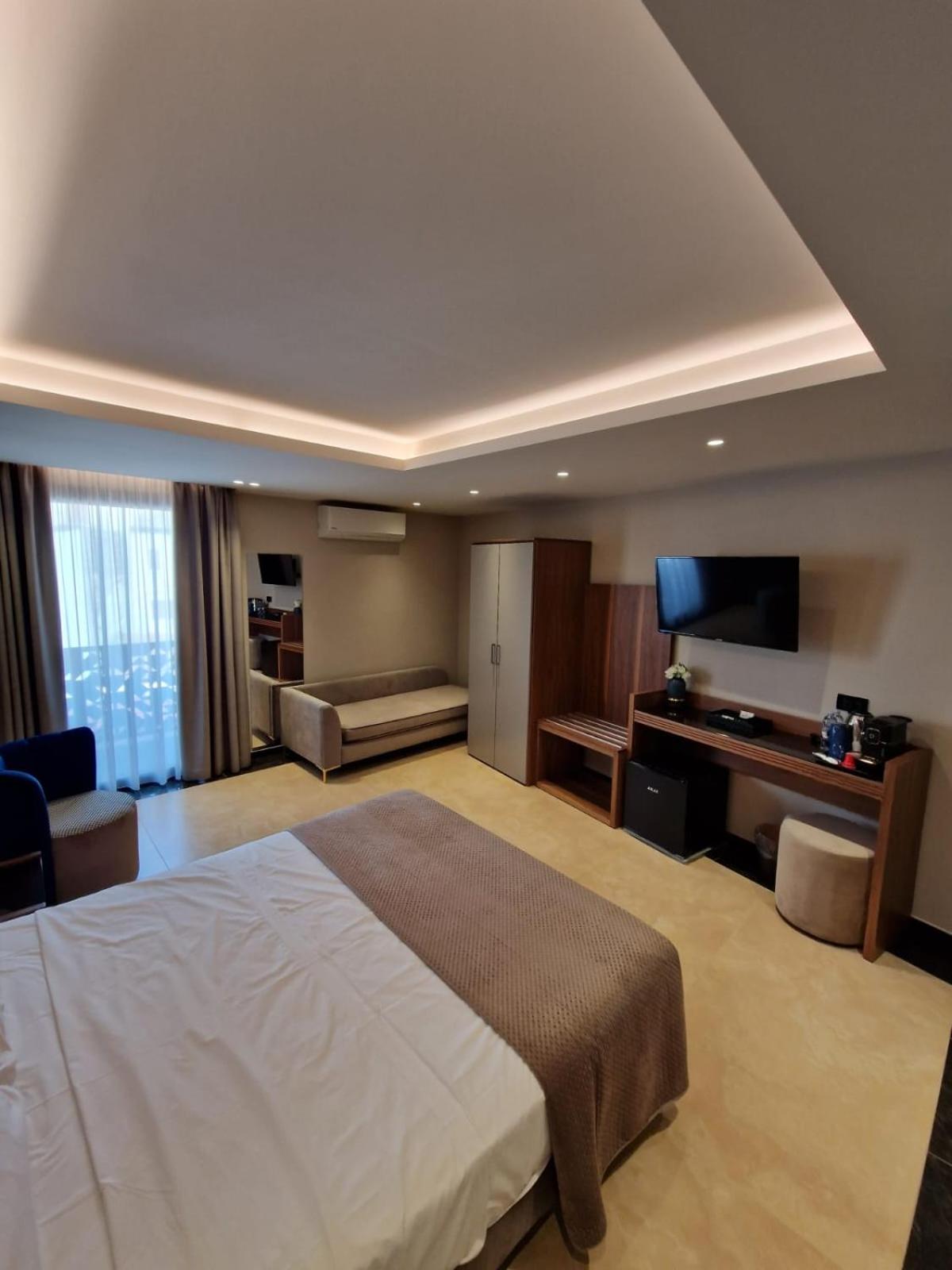 Junior Suite with Balcony photo 3