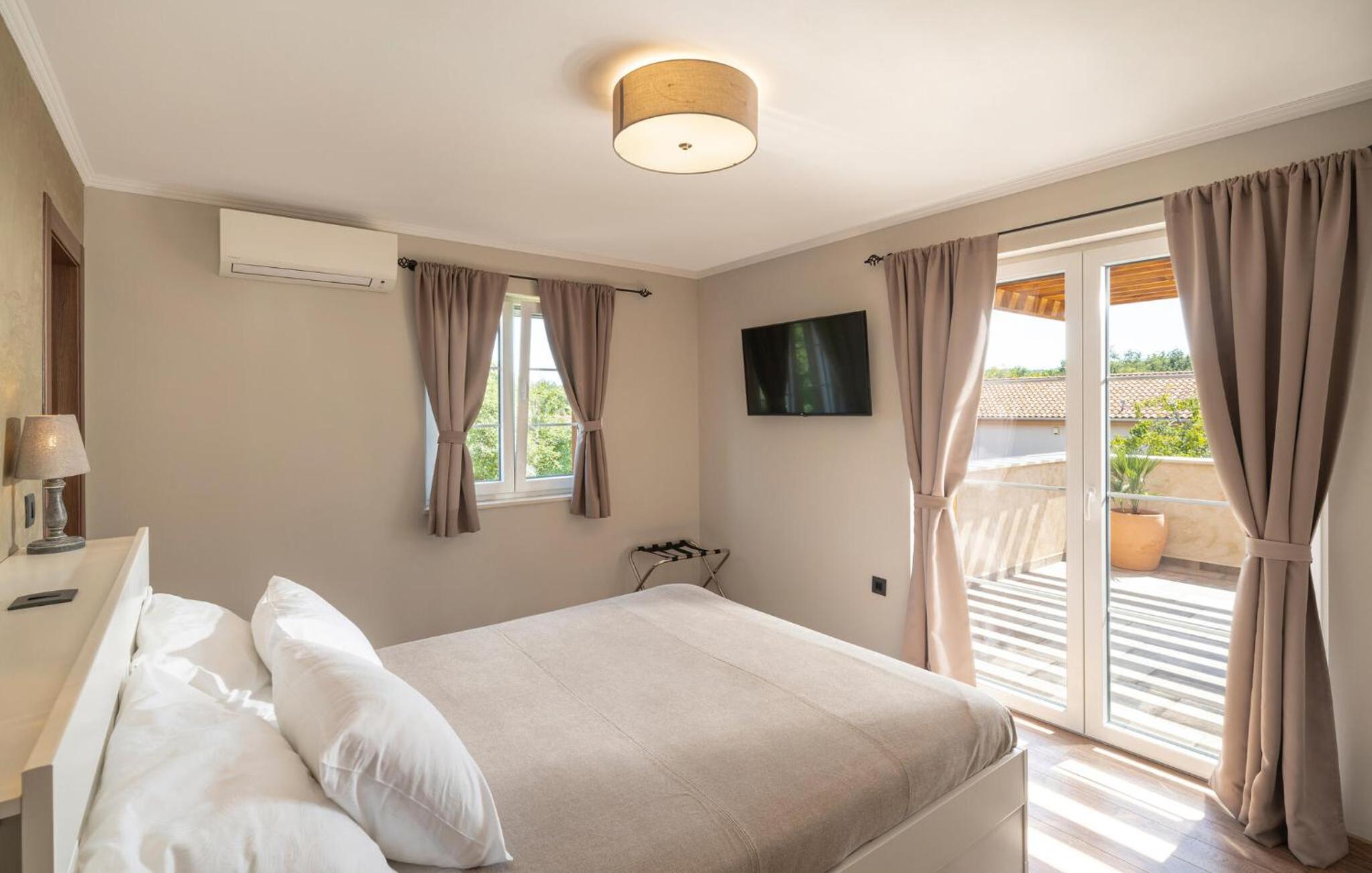 Four-Bedroom Vacation Home photo 1