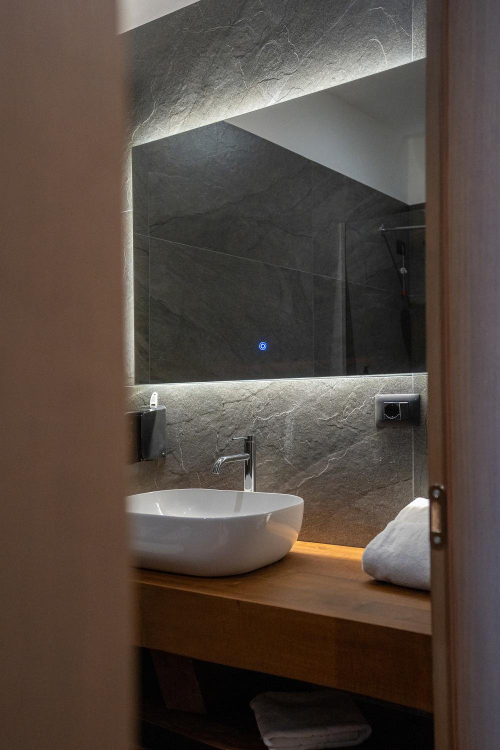 Double Room with Balcony photo 3