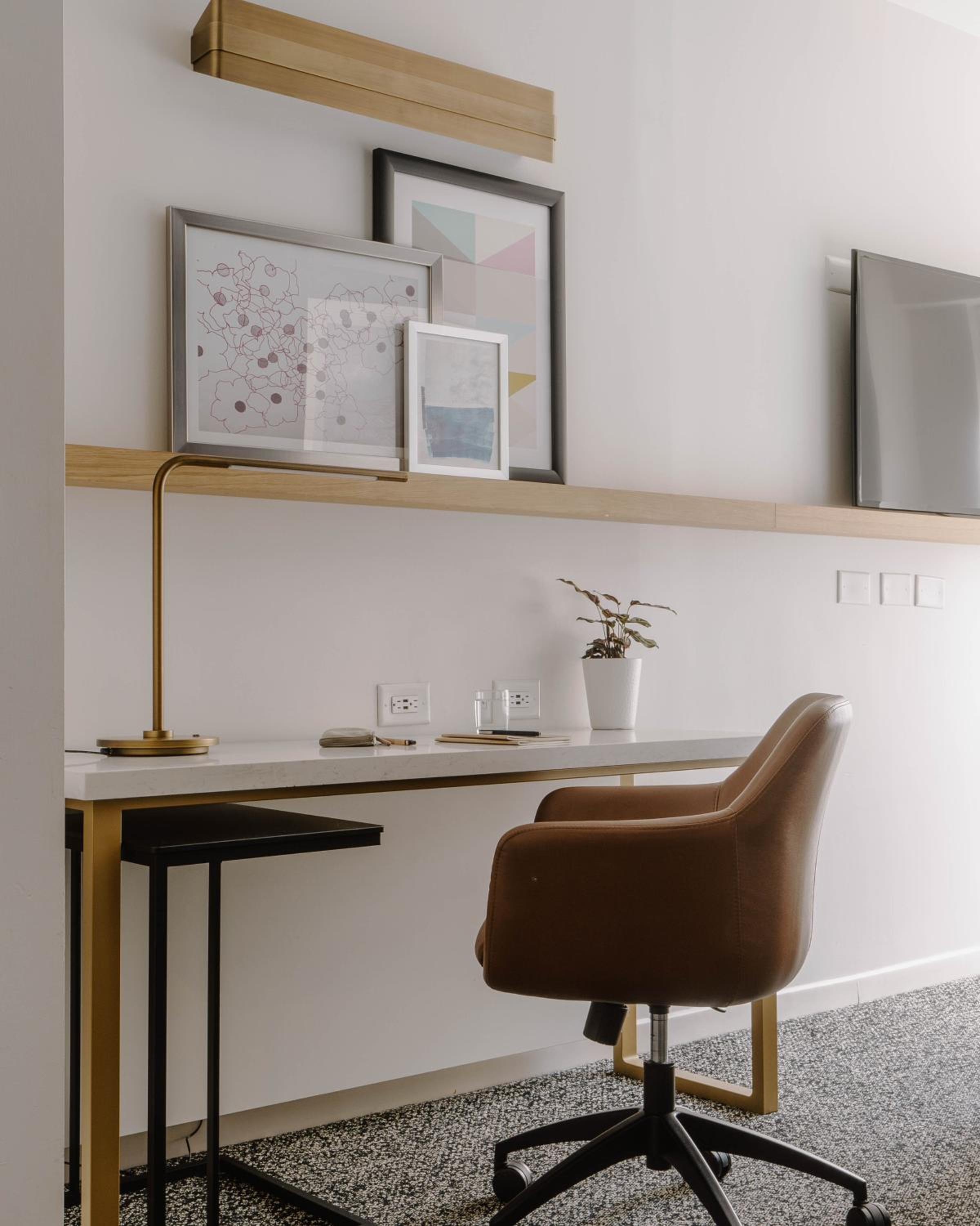 Standard Queen Room - Photo 10
