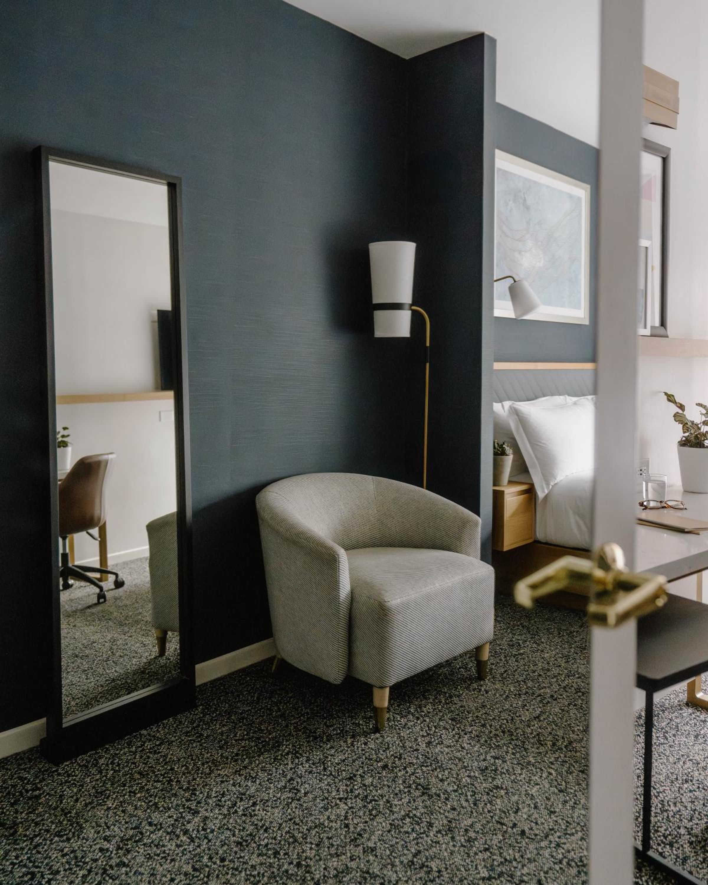 Standard Queen Room - Photo 6