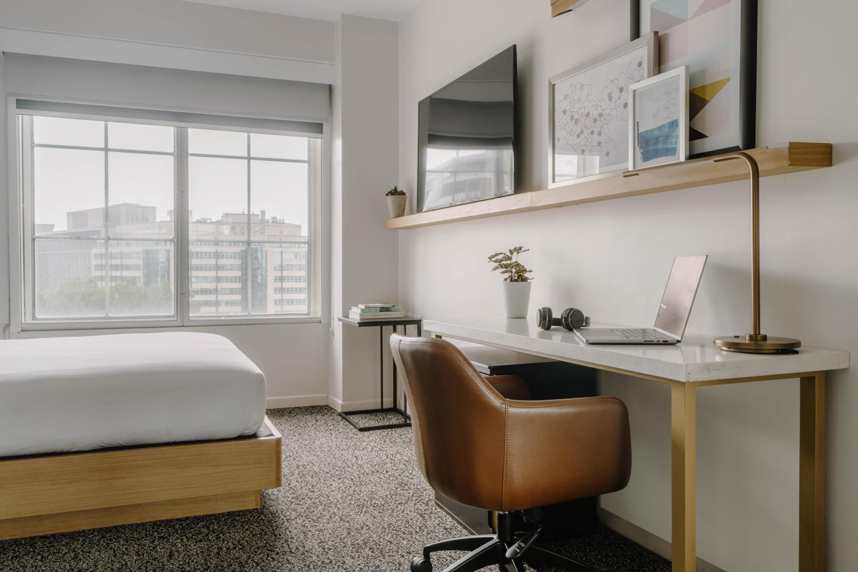 Deluxe Room - Photo 7