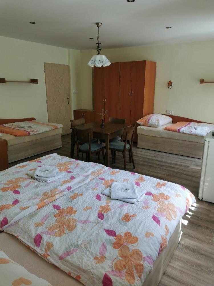 Quadruple Room - Photo 1