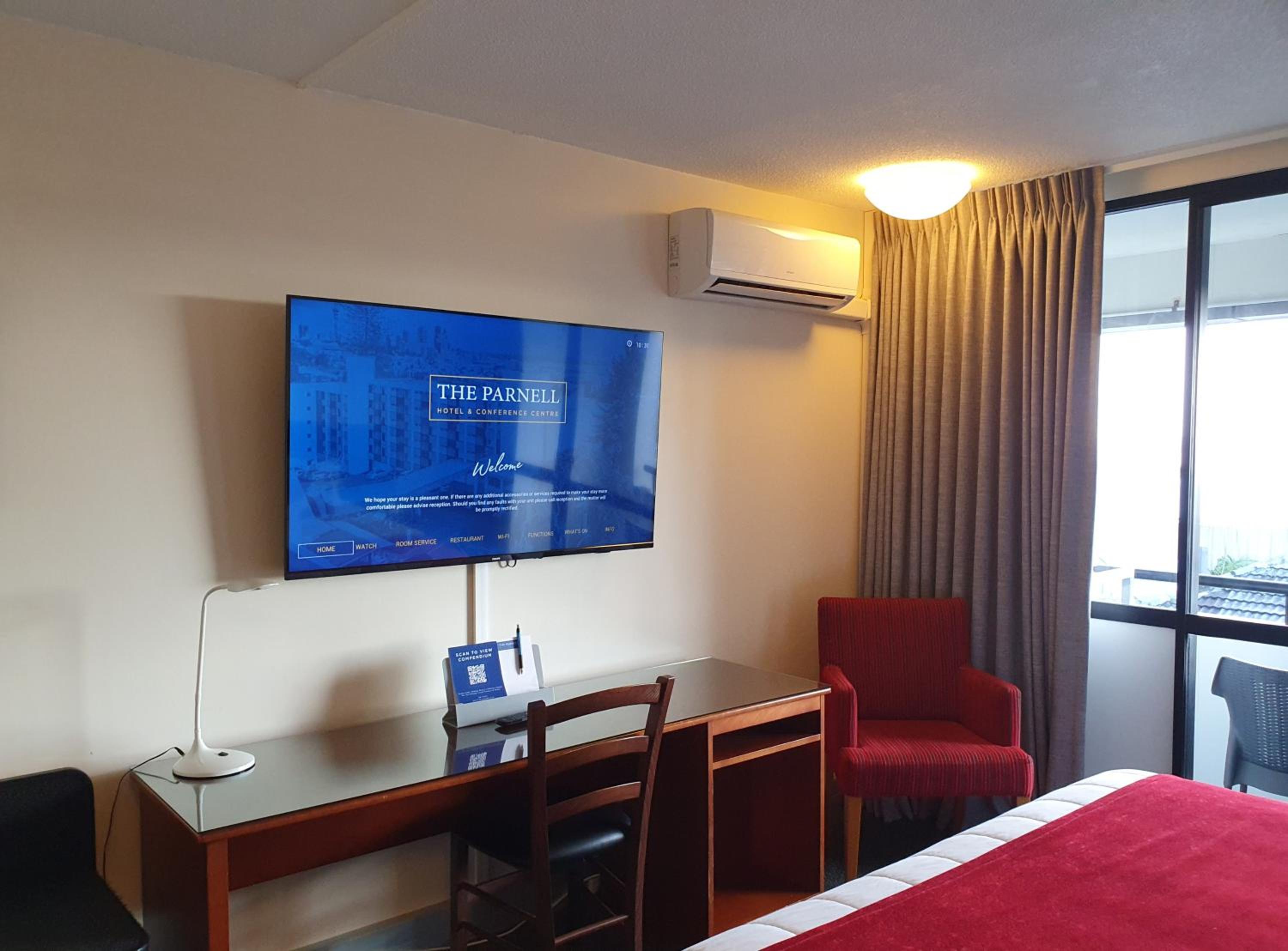 Standard King Room with Balcony - Photo 2