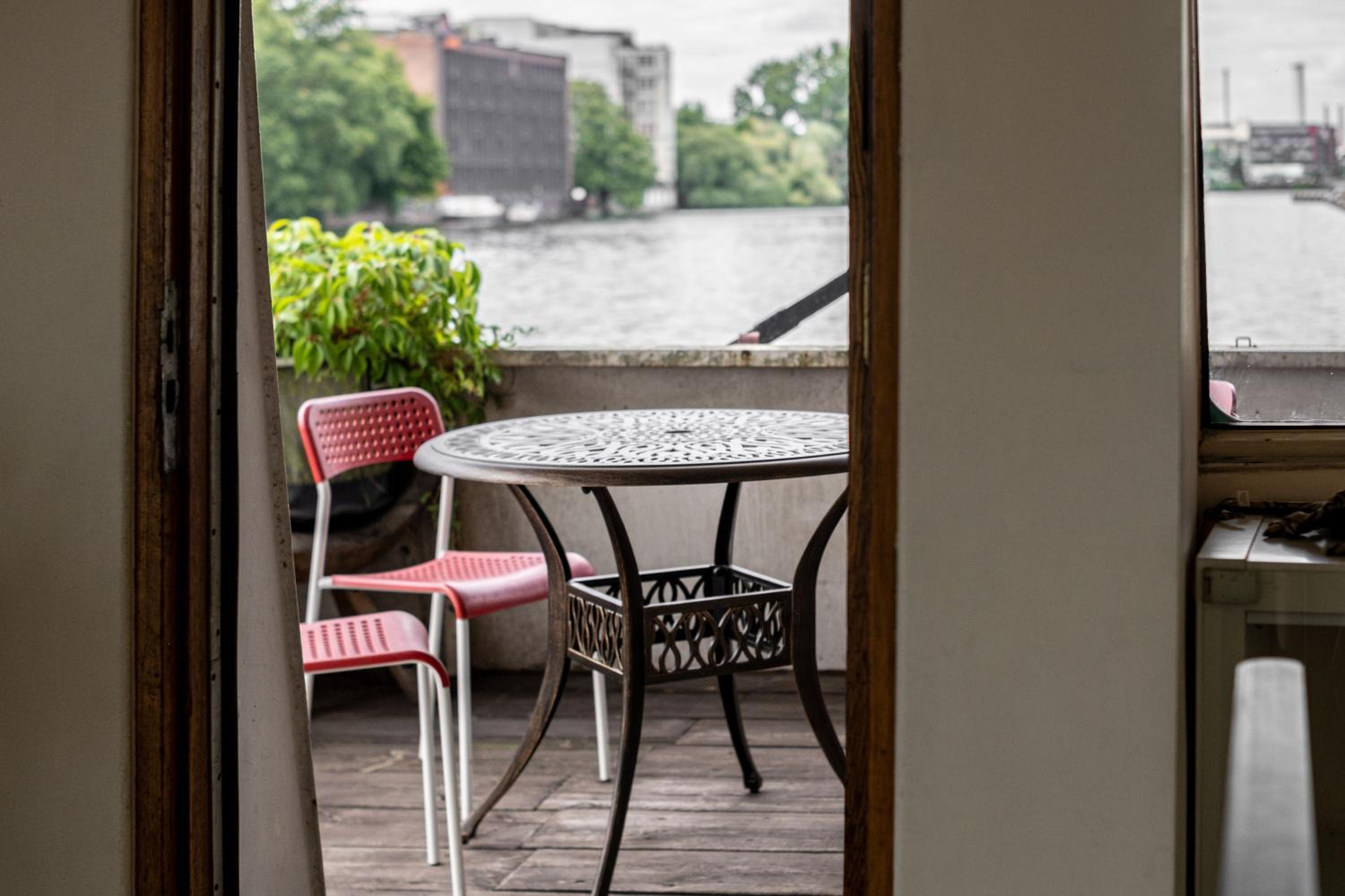 Apartment With View And Balcony photo 3