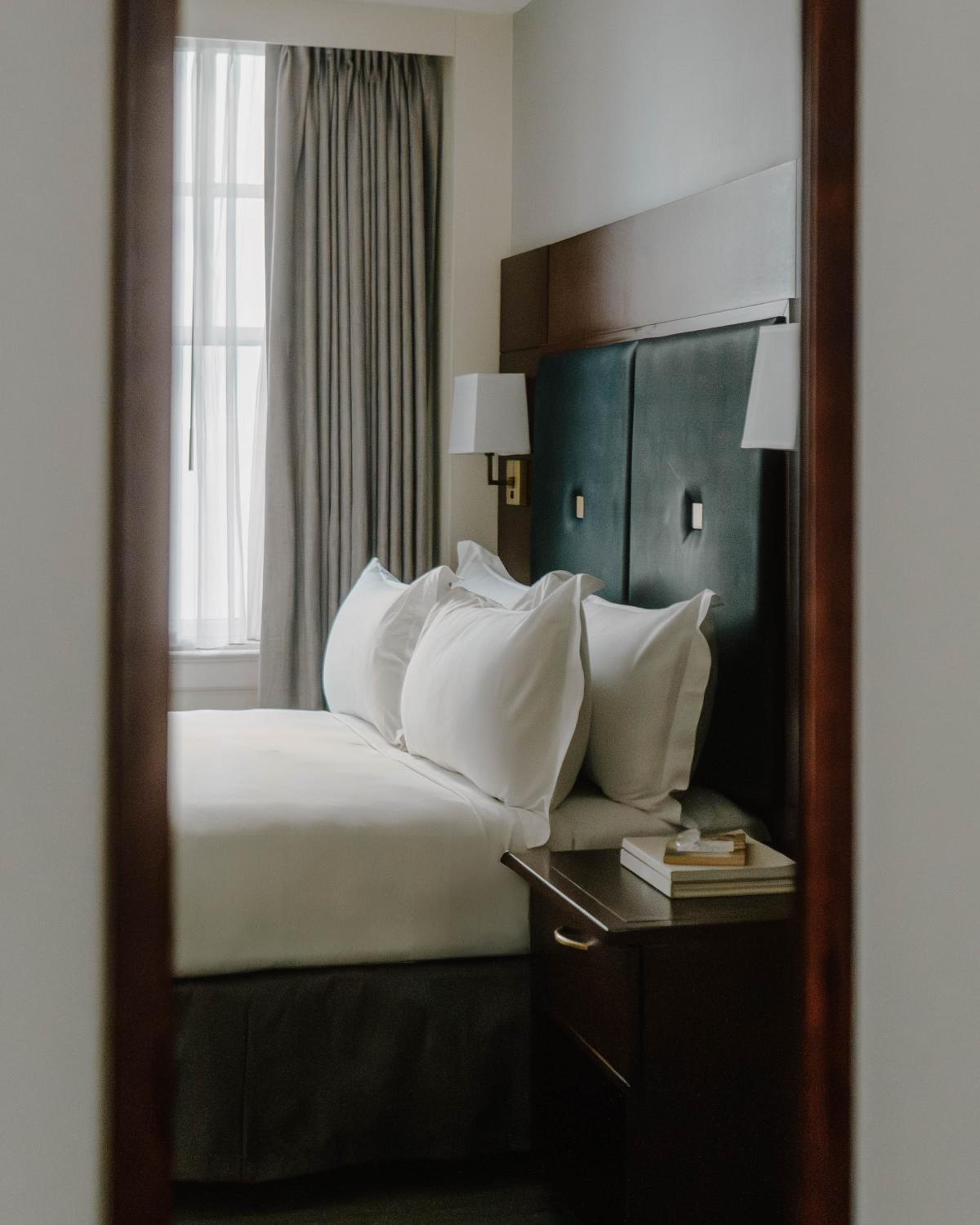 Standard Queen Room - Photo 1