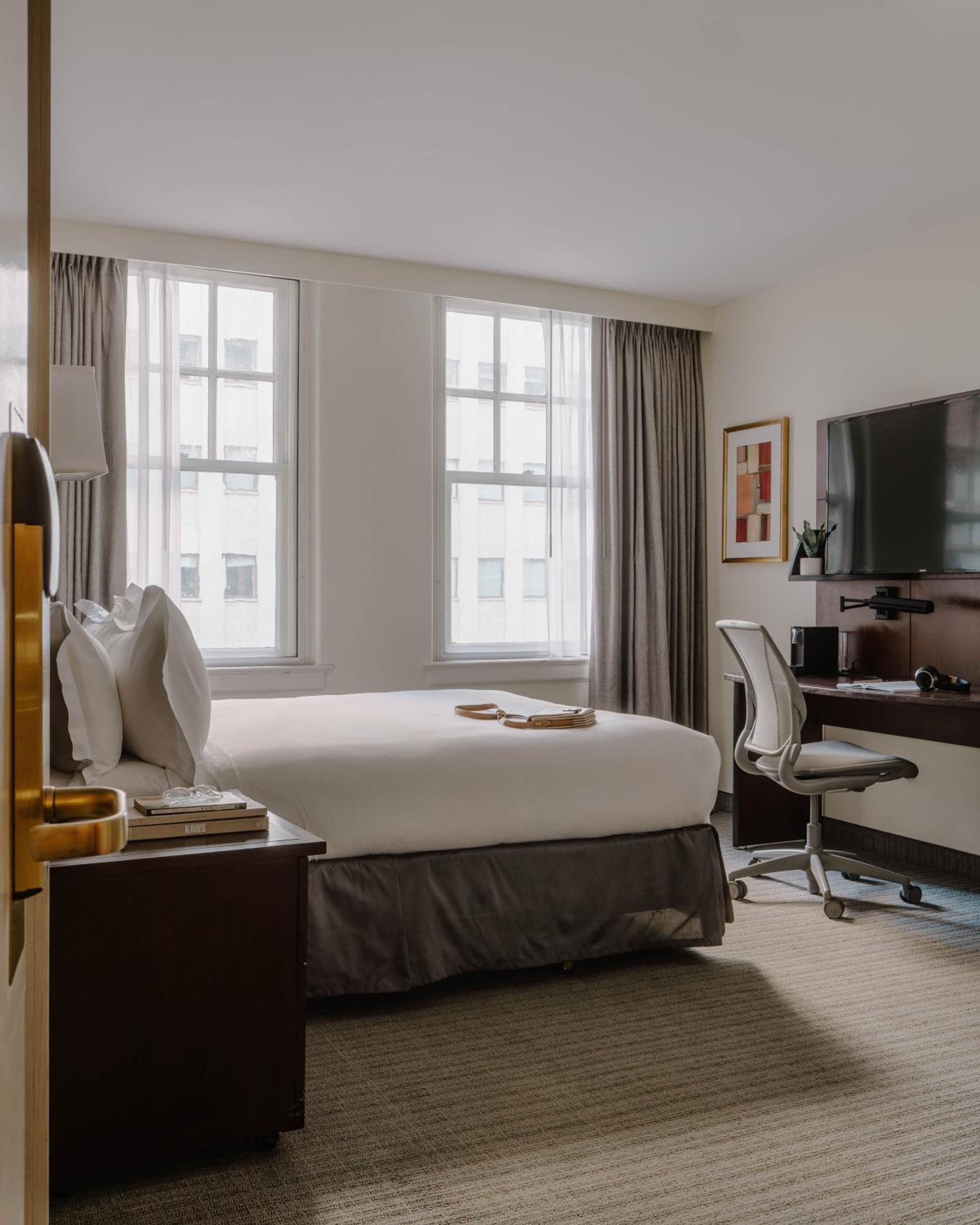 Standard Queen Room - Photo 12