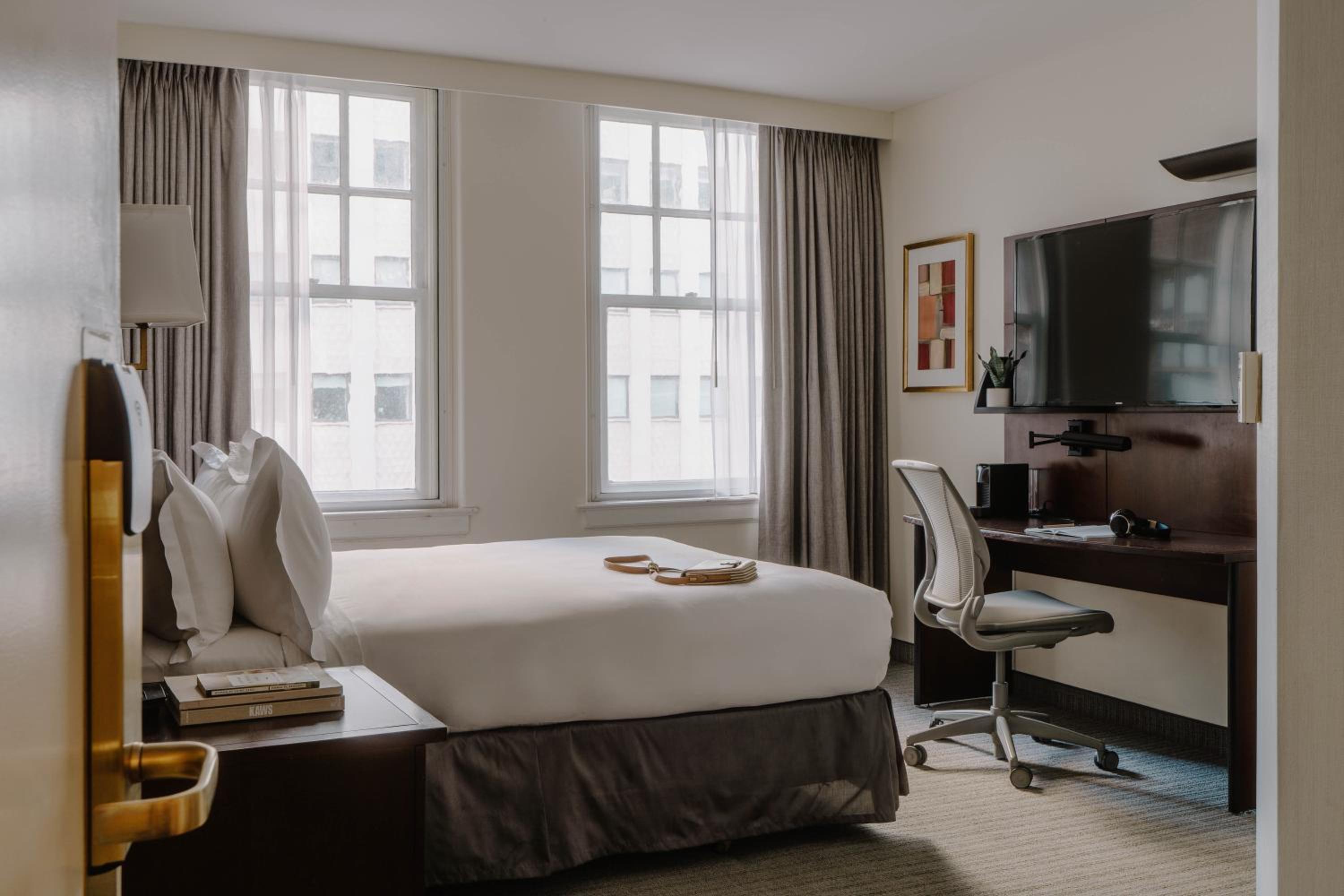 Standard Queen Room - Photo 14