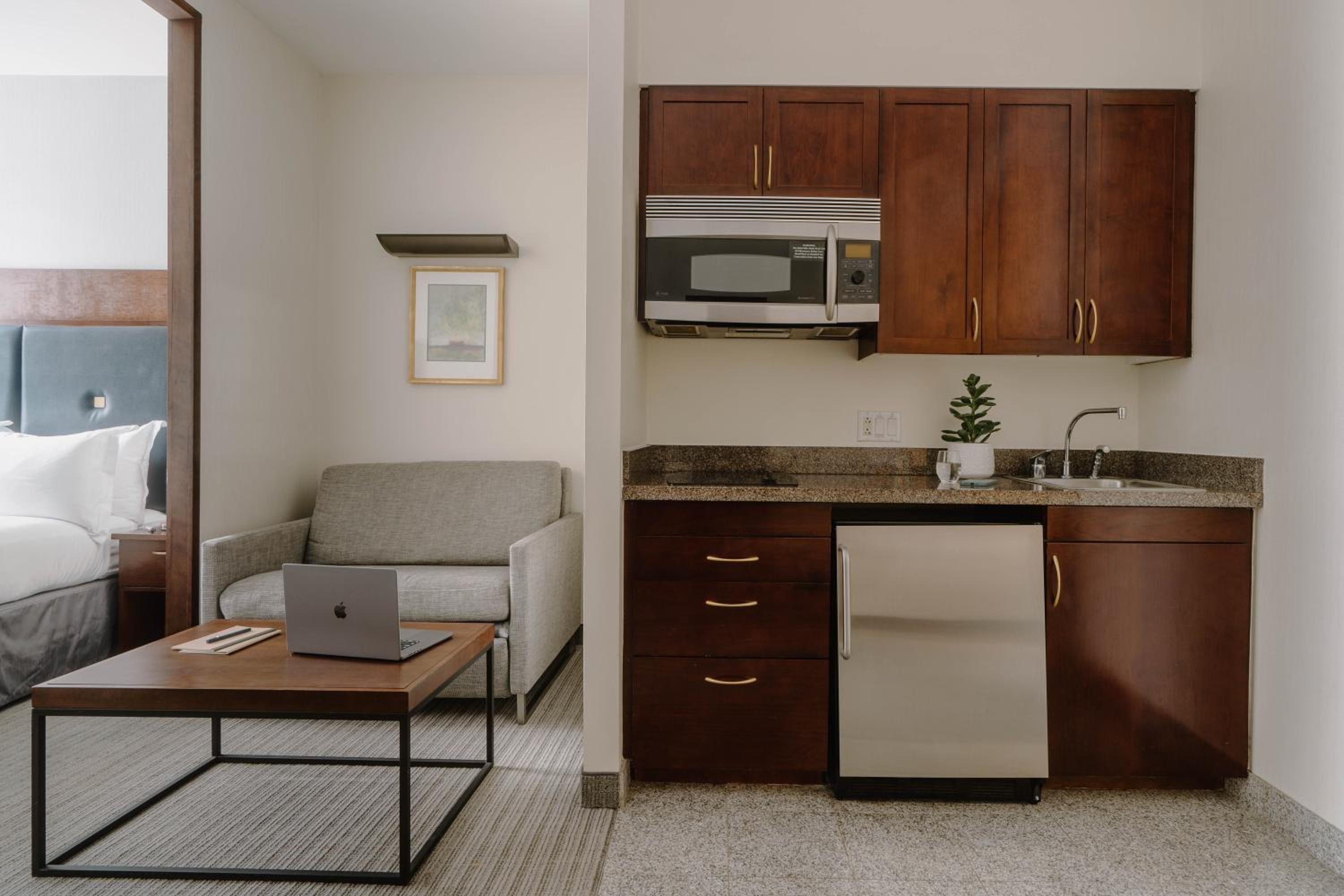 One-Room Suite with Kitchenette - Photo 2