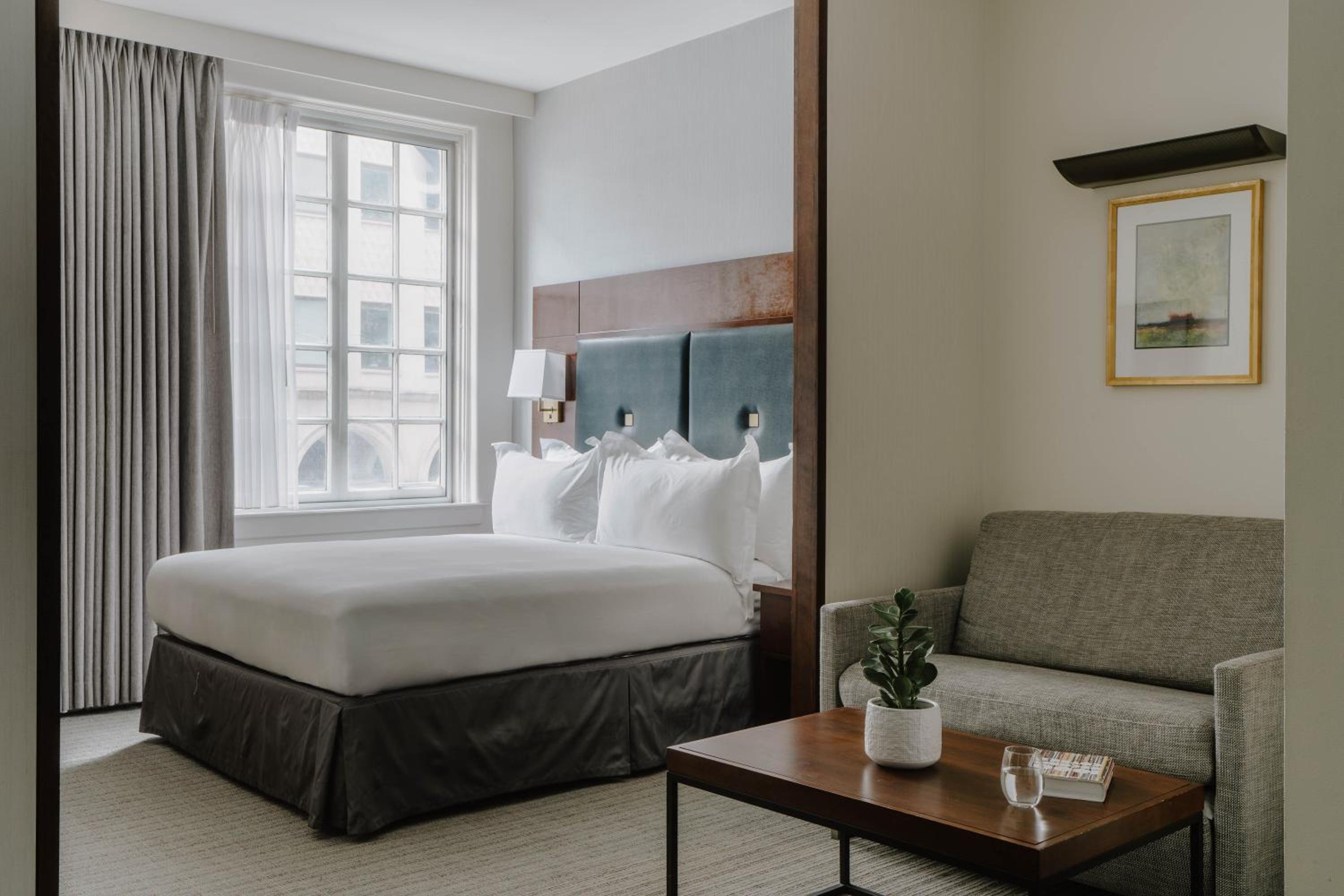 One-Room Suite with Kitchenette - Photo 4