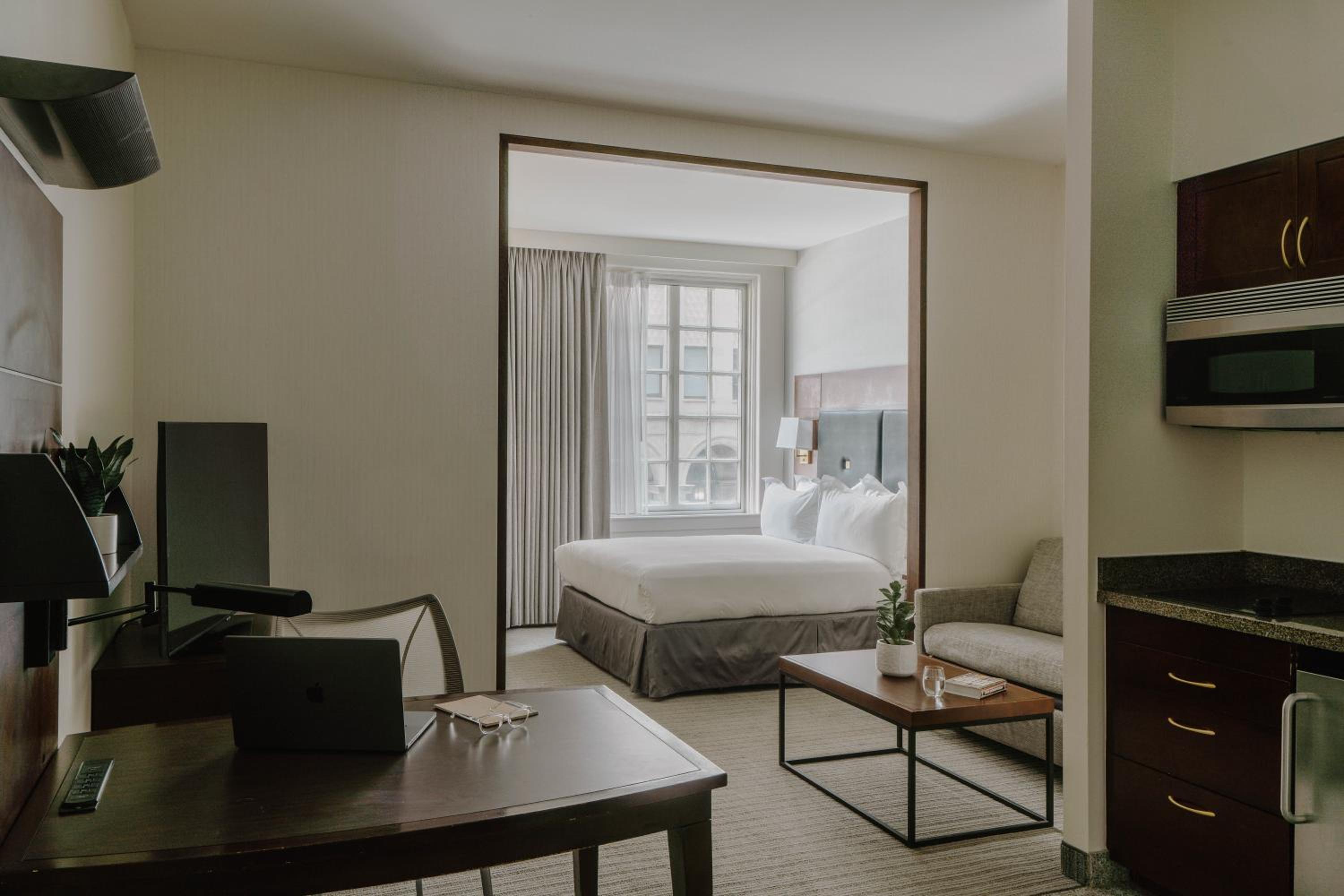 One-Room Suite with Kitchenette - Photo 3
