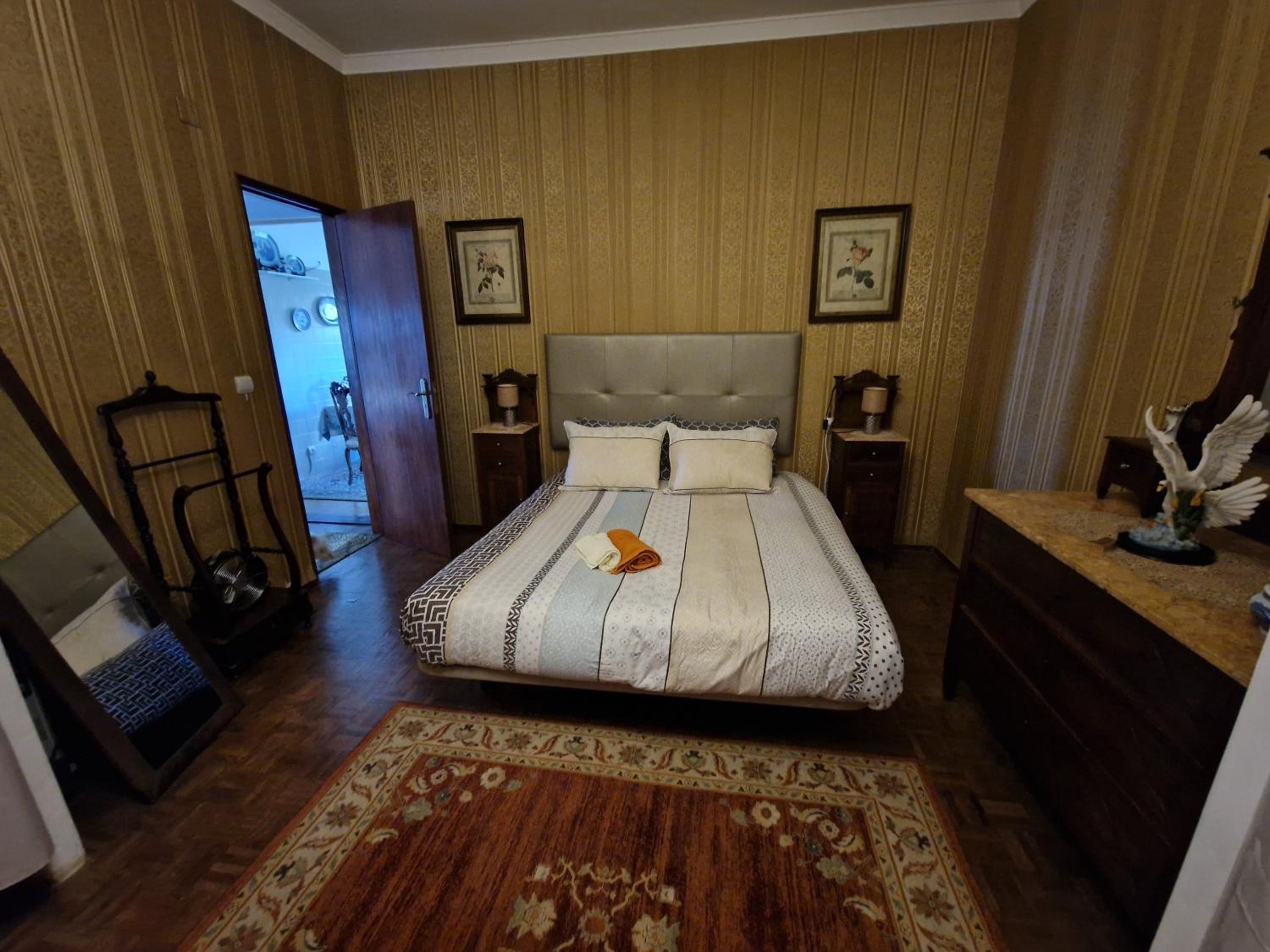 Deluxe Double Room (2 Adults + 1 Child)