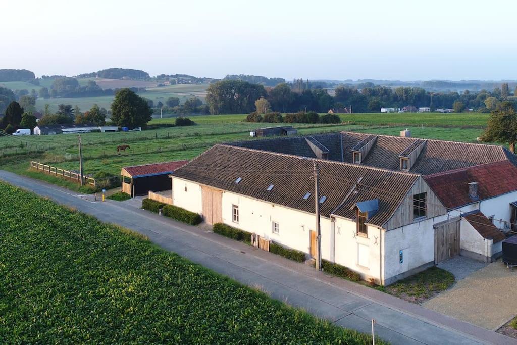 Six-Bedroom House photo 1