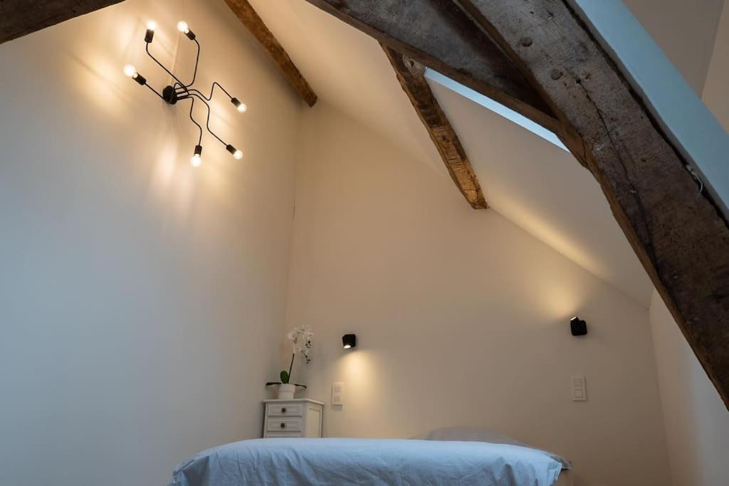 Six-Bedroom House photo 2