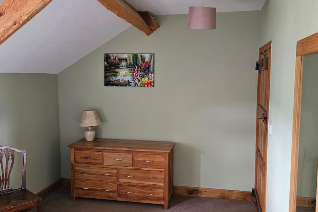 Five-Bedroom House photo 1