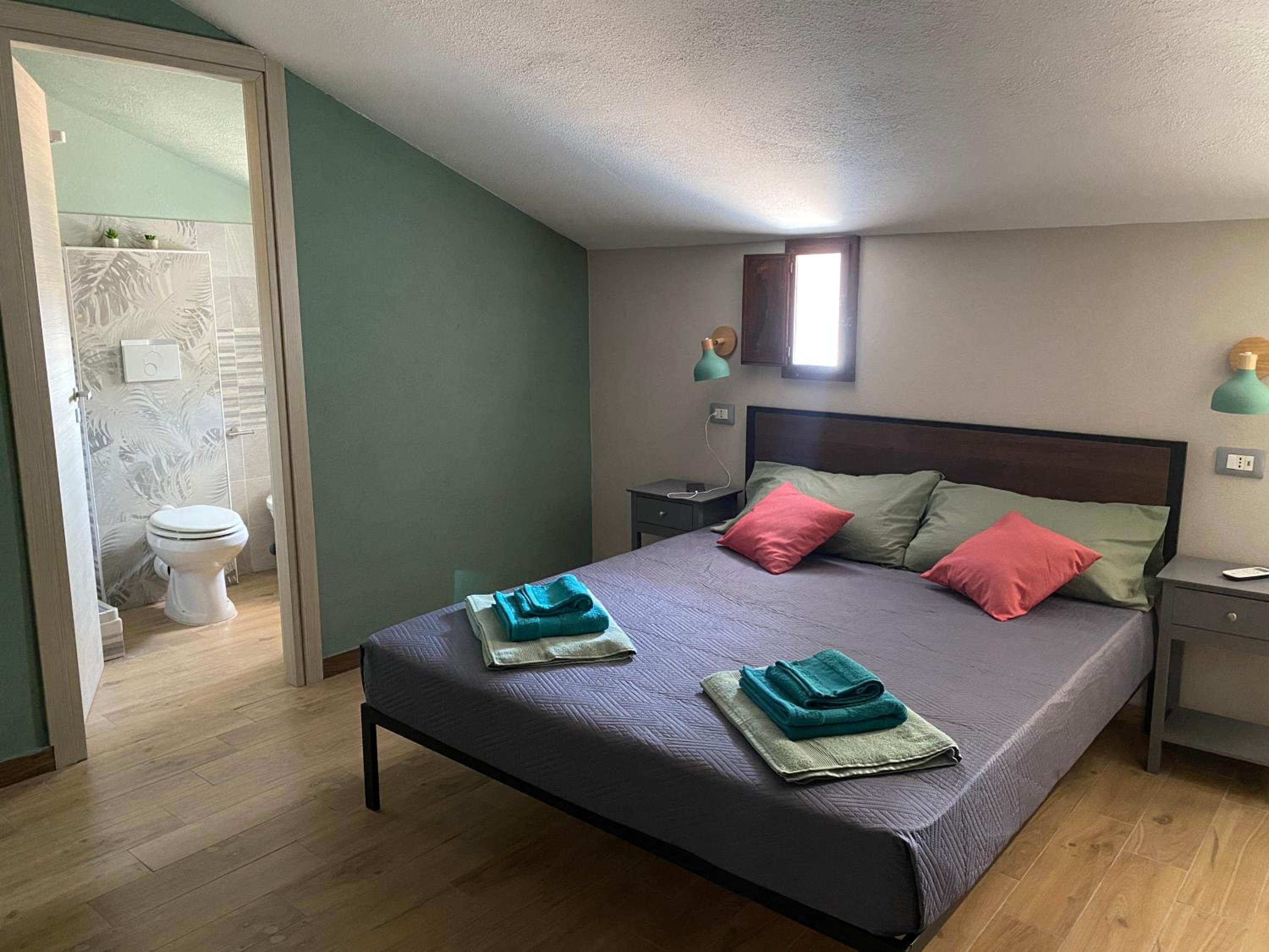 Quadruple Room with Private Bathroom