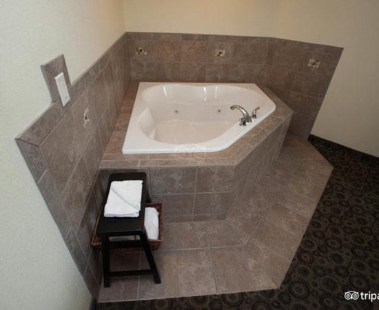 King Room with Sofa Bed and Jetted Tub - Mobility Accessible/Non-Smoking - Photo 3