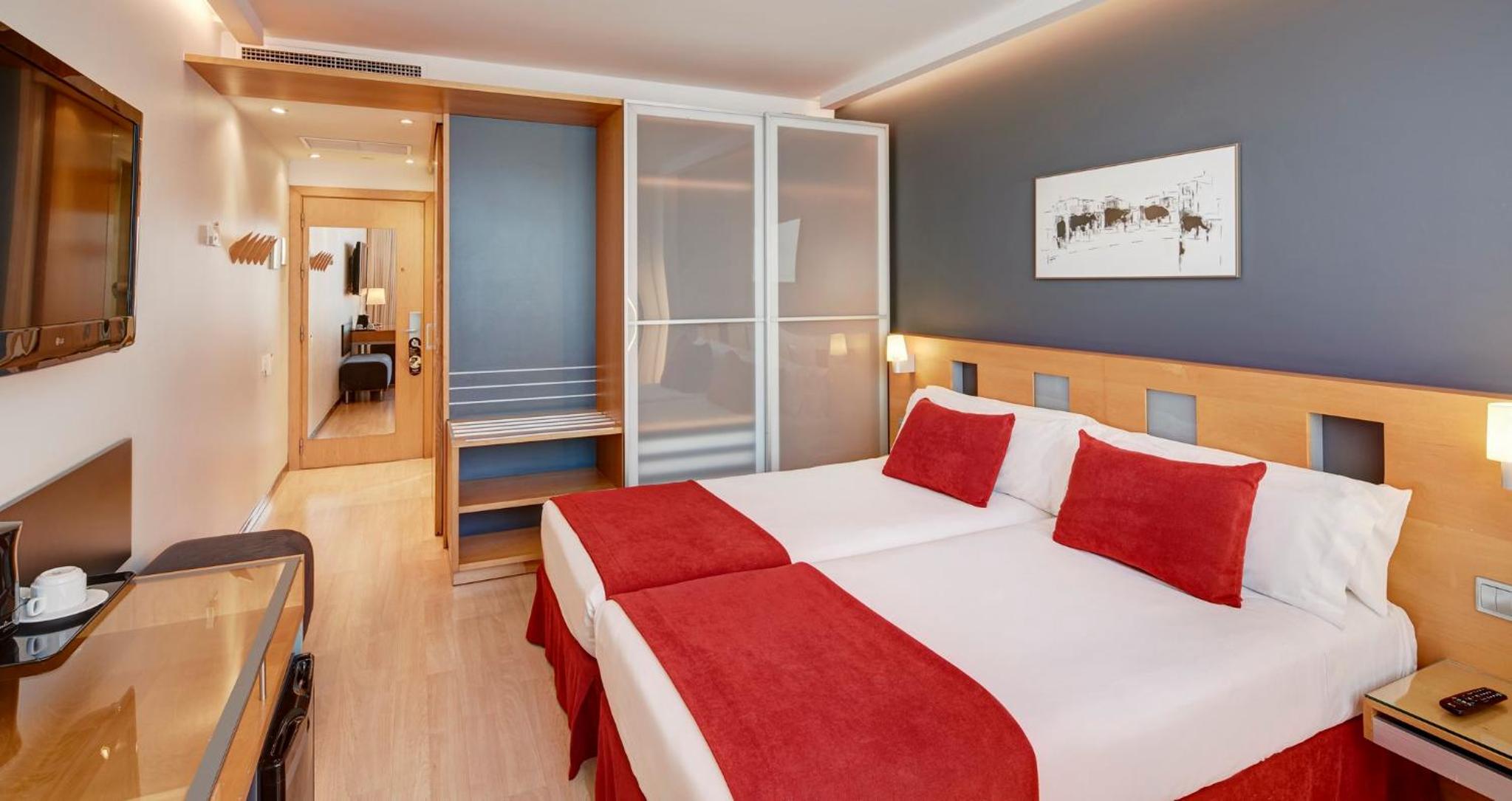 Twin Room with Extra Bed photo 3