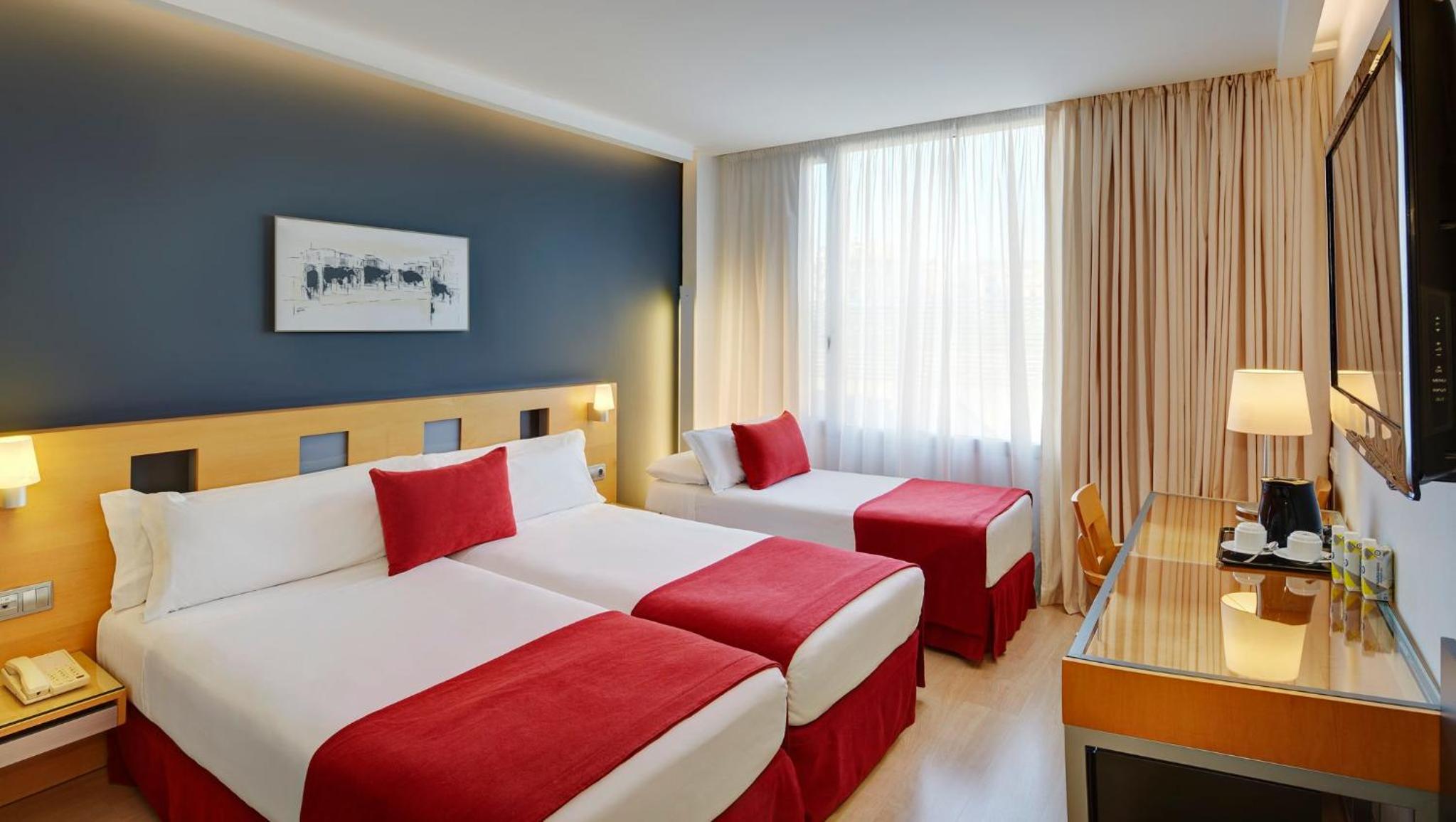 Twin Room with Extra Bed photo 2