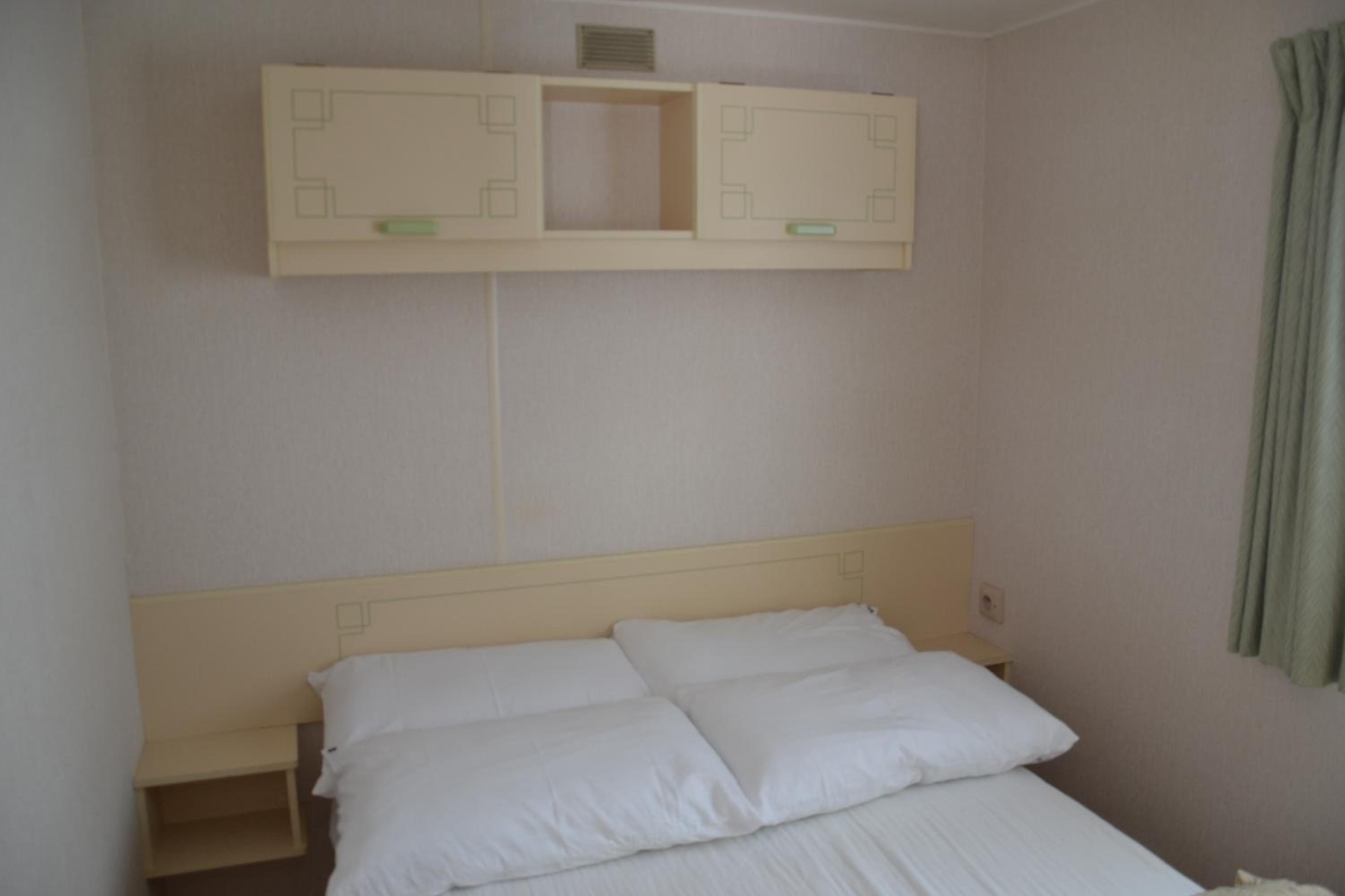Classic Plus 2-Bedroom Mobile Home photo 1