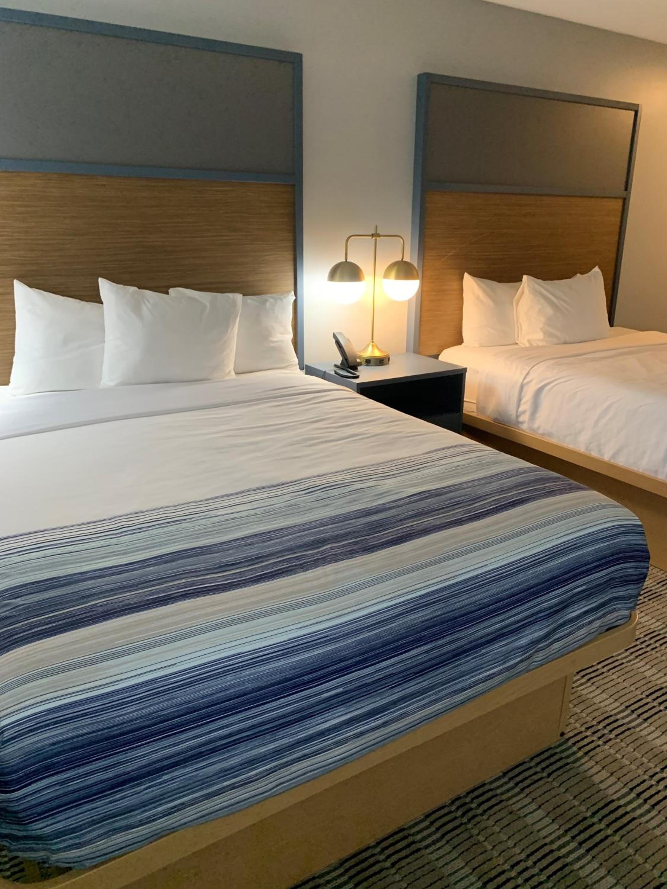 Queen Room with Two Queen Beds, Mobility Access and Bathtub with Grab Bars, Non-Smoking - Photo 6