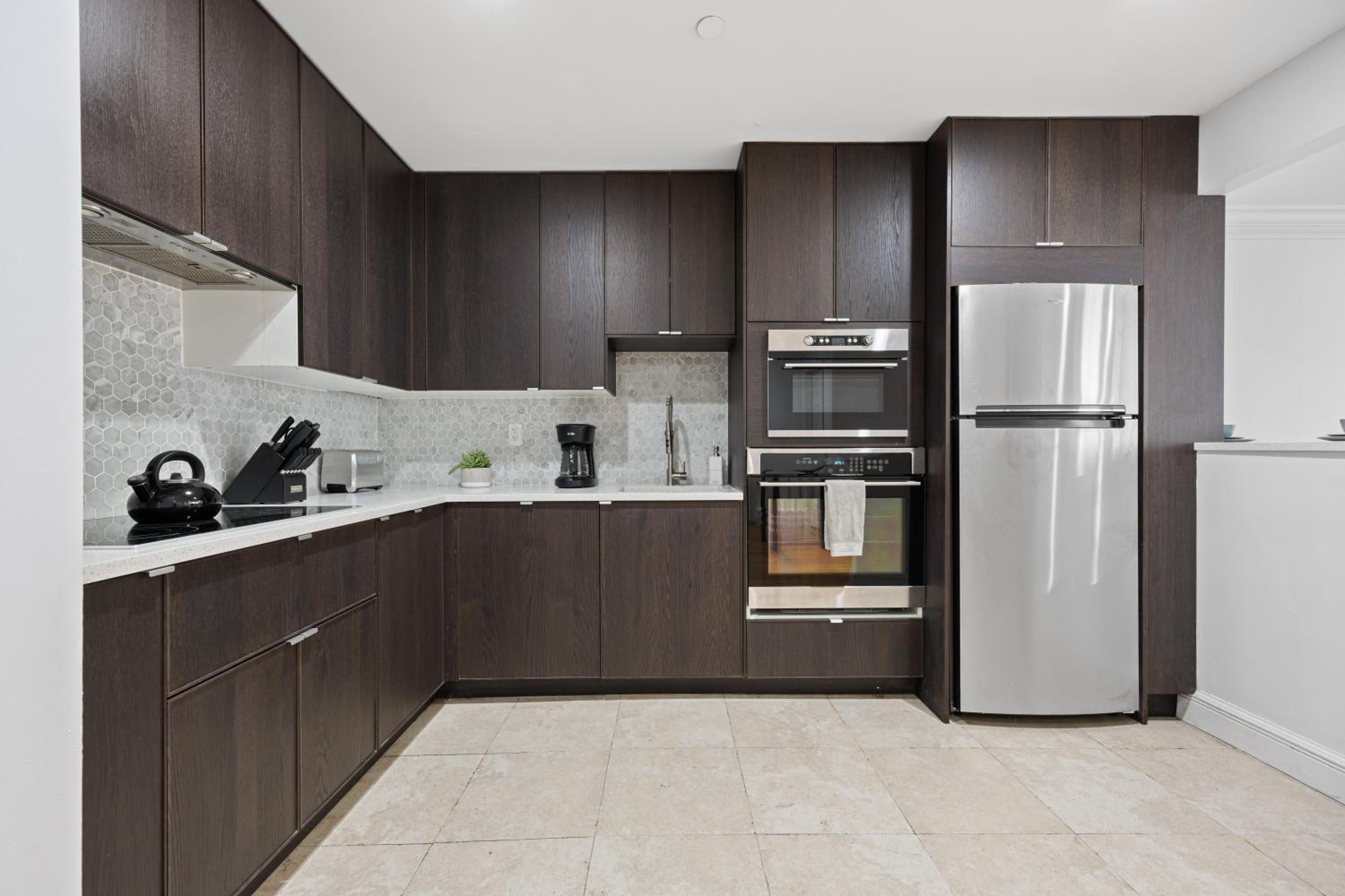 Three-Bedroom Apartment photo 2