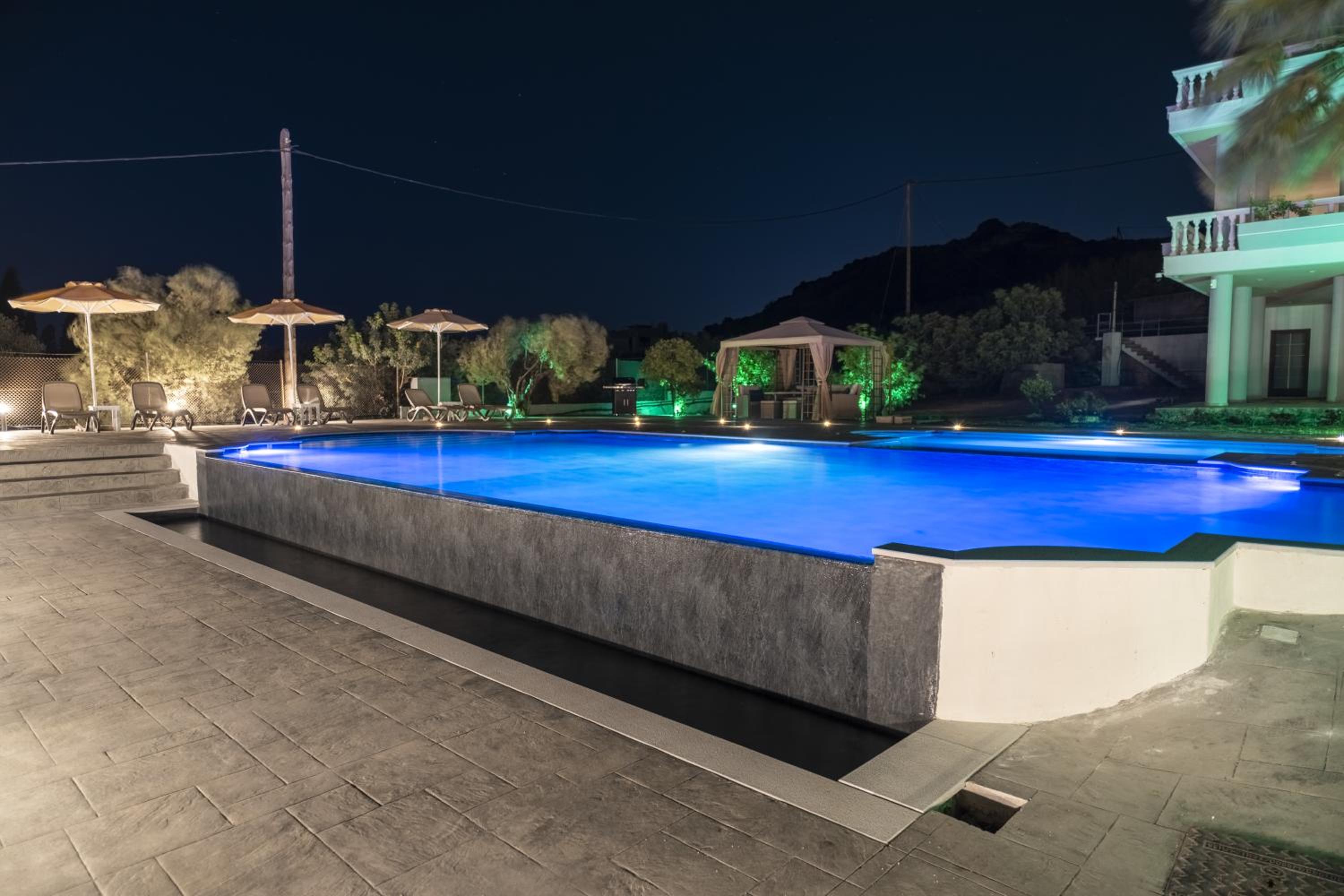 Villa photo 2