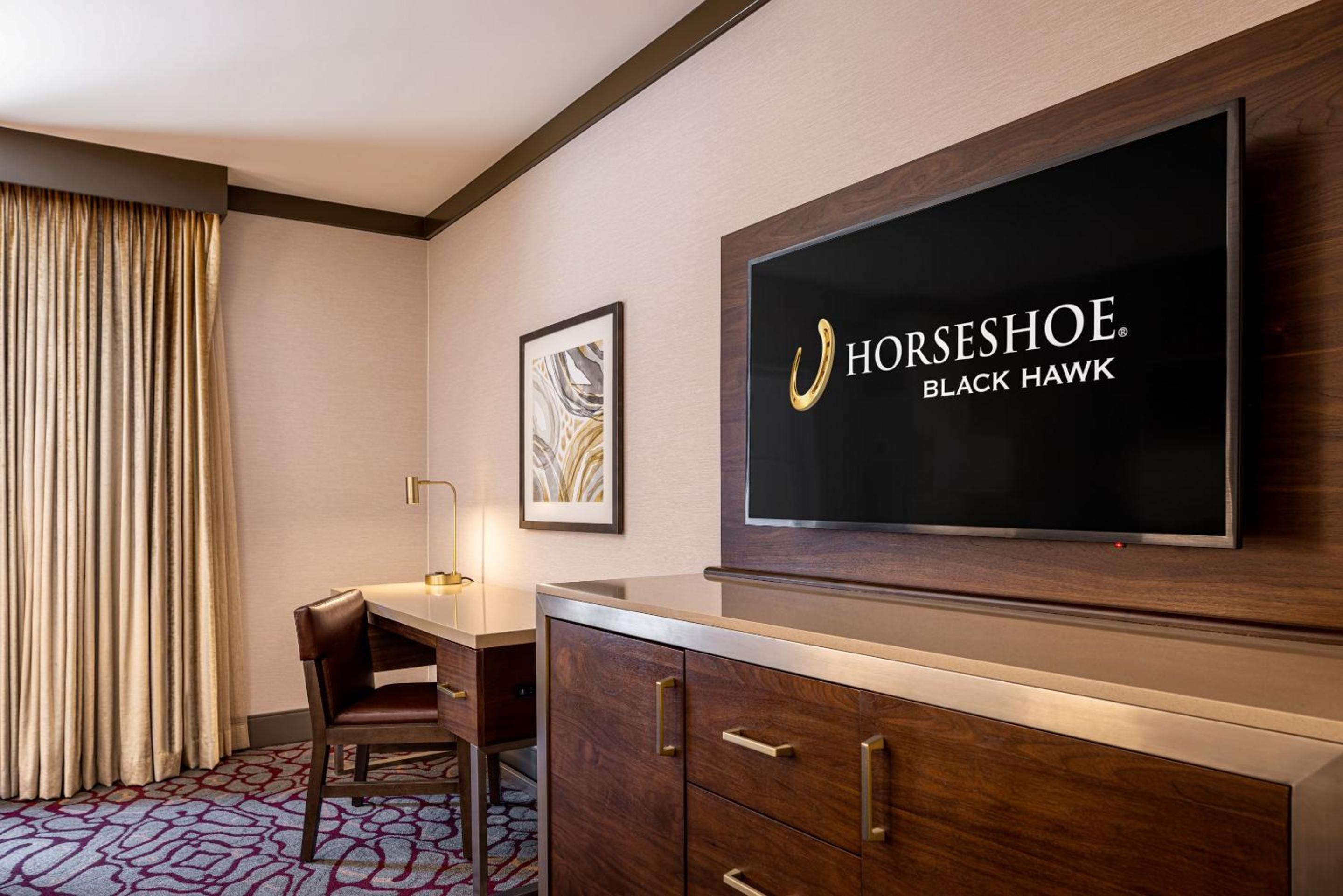 HORSESHOE JUNIOR SUITE 1 KING NON-SMOKING - Photo 1