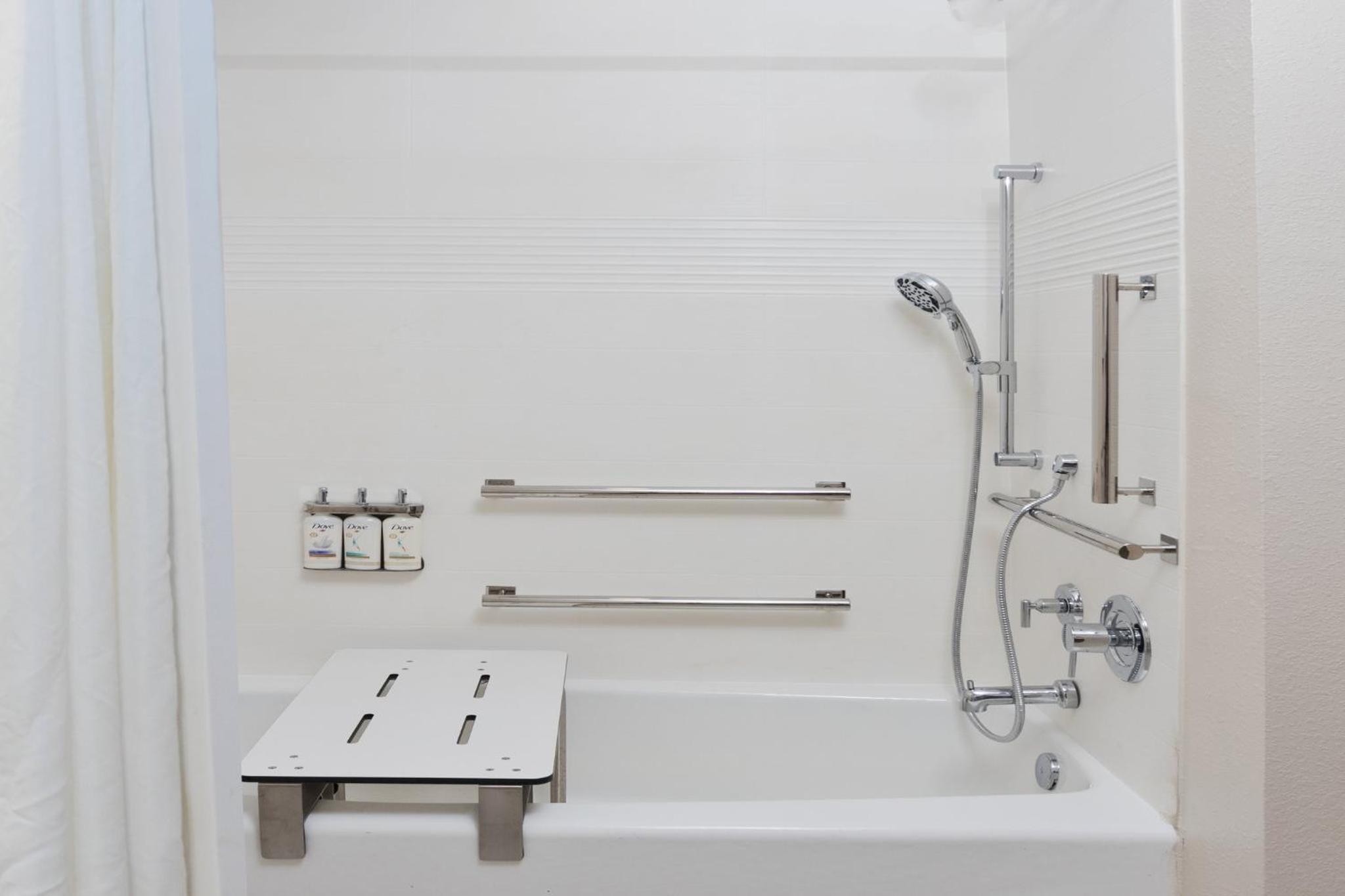 King Studio Suite with Bath Tub - Mobility Access - Photo 4