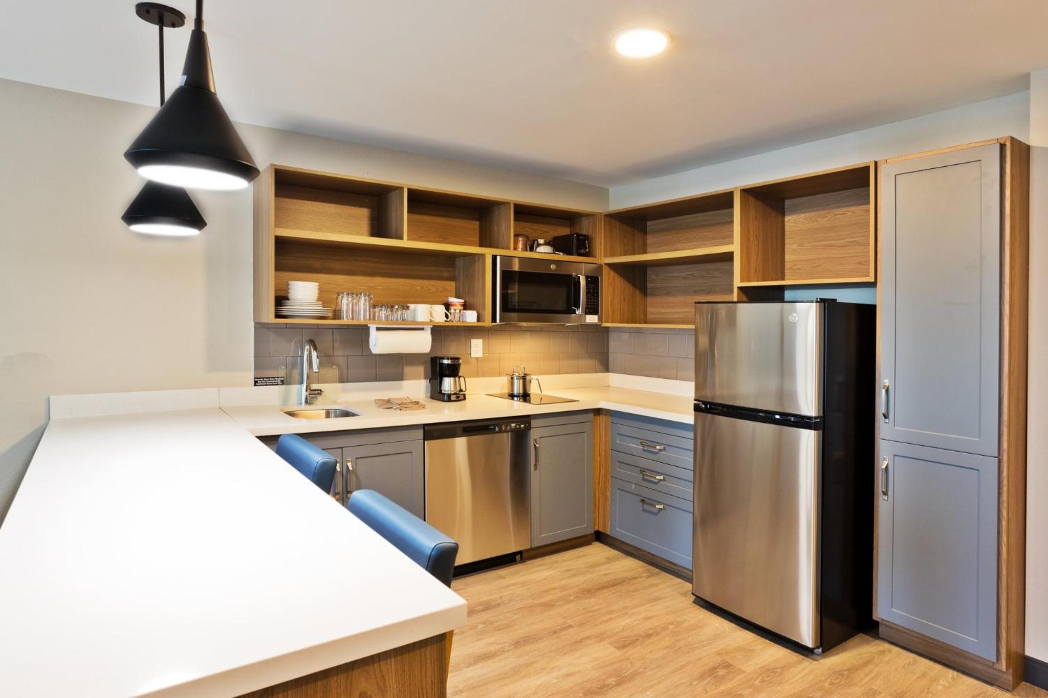 One-Bedroom King Suite - Photo 3